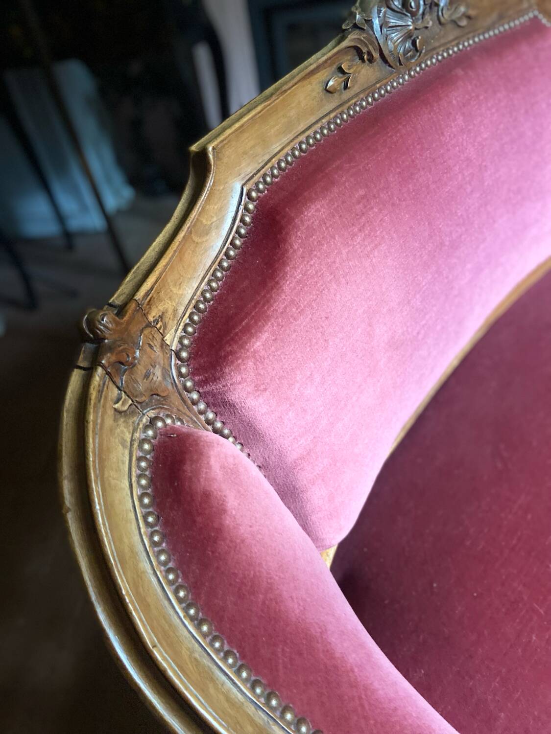 Small antique Louis XV style pink velvet loveseat bench