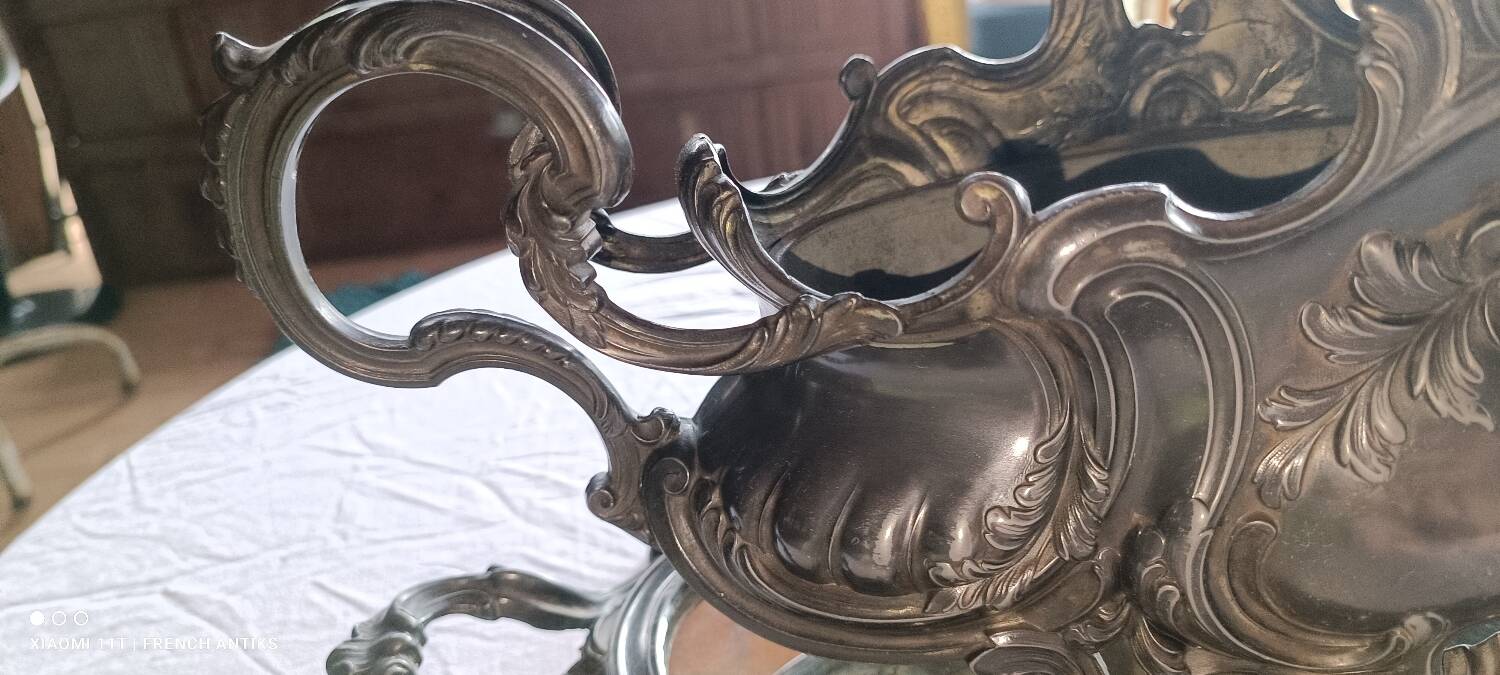 Antique jardinière sur son centre de table ovale, rocailles