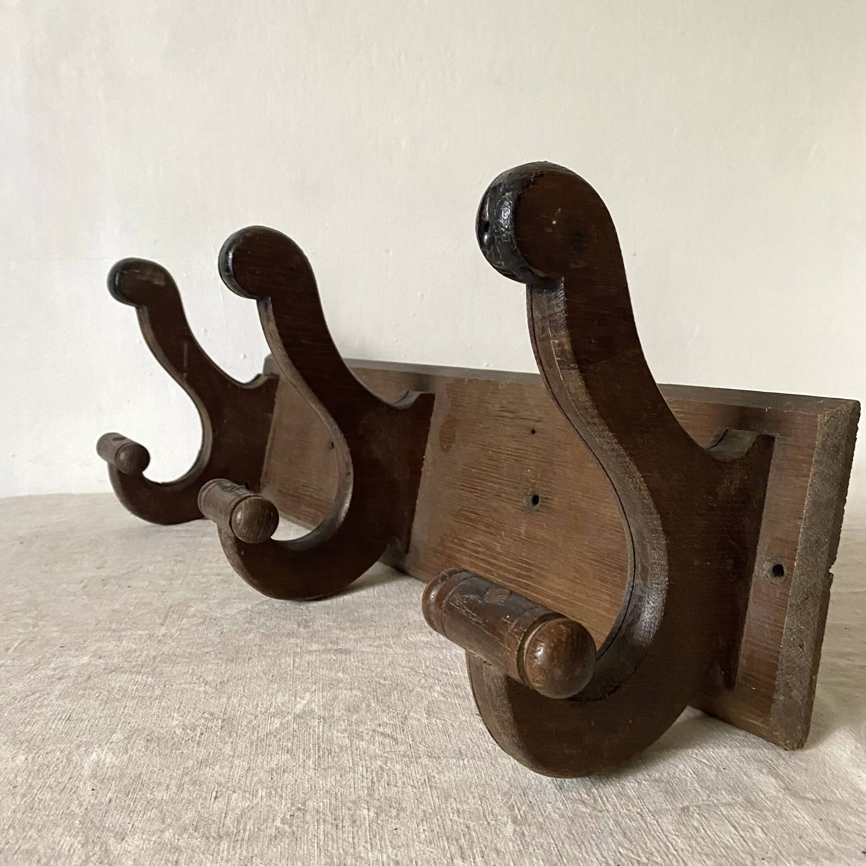 Wooden wall-mounted coat rack with 3 hooks