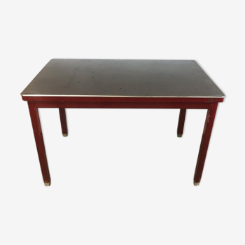 Bureau ou table acier vintage rouge