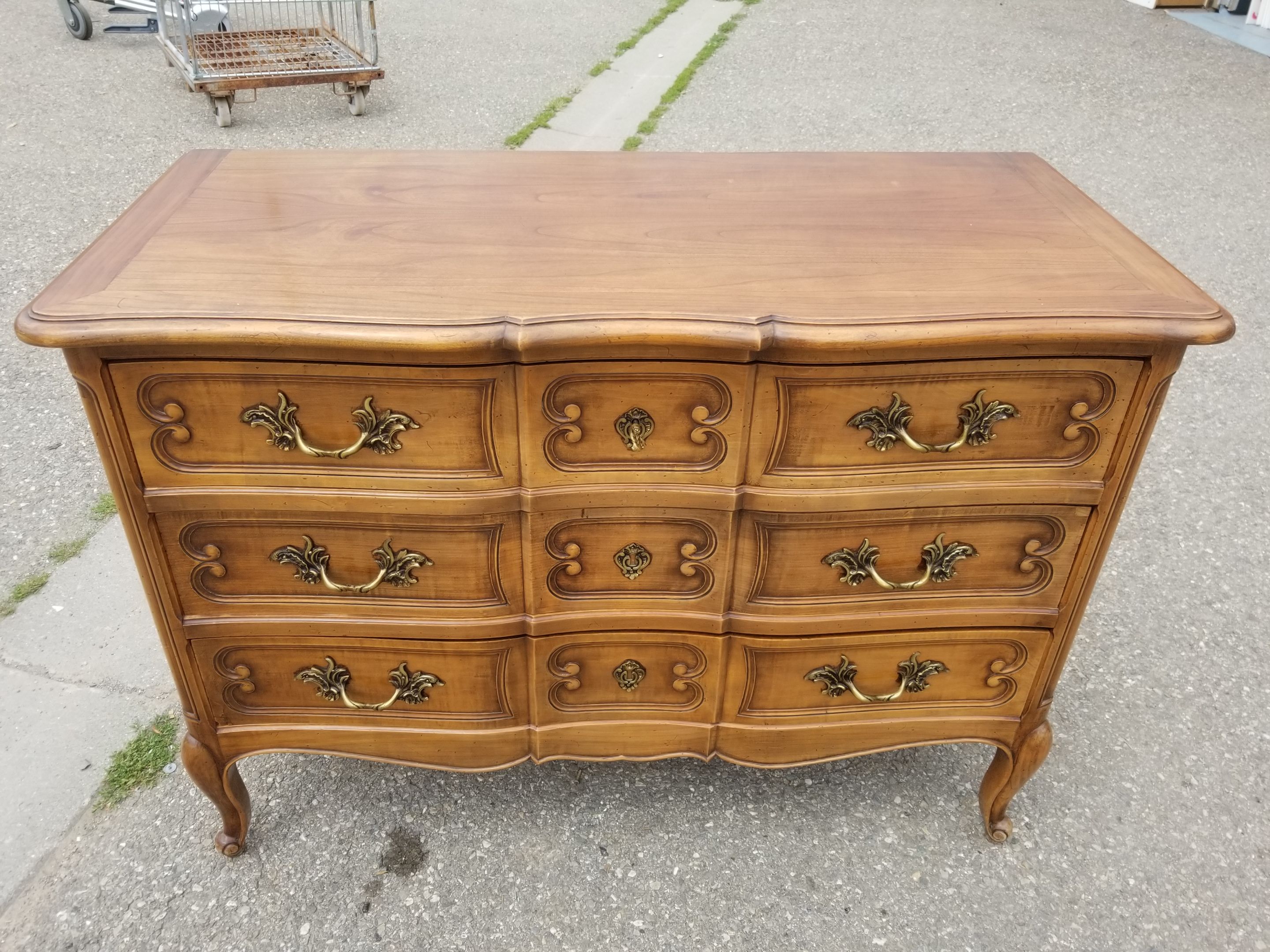 Louis XV style crossbow chest of drawers 3 drawers in walnut