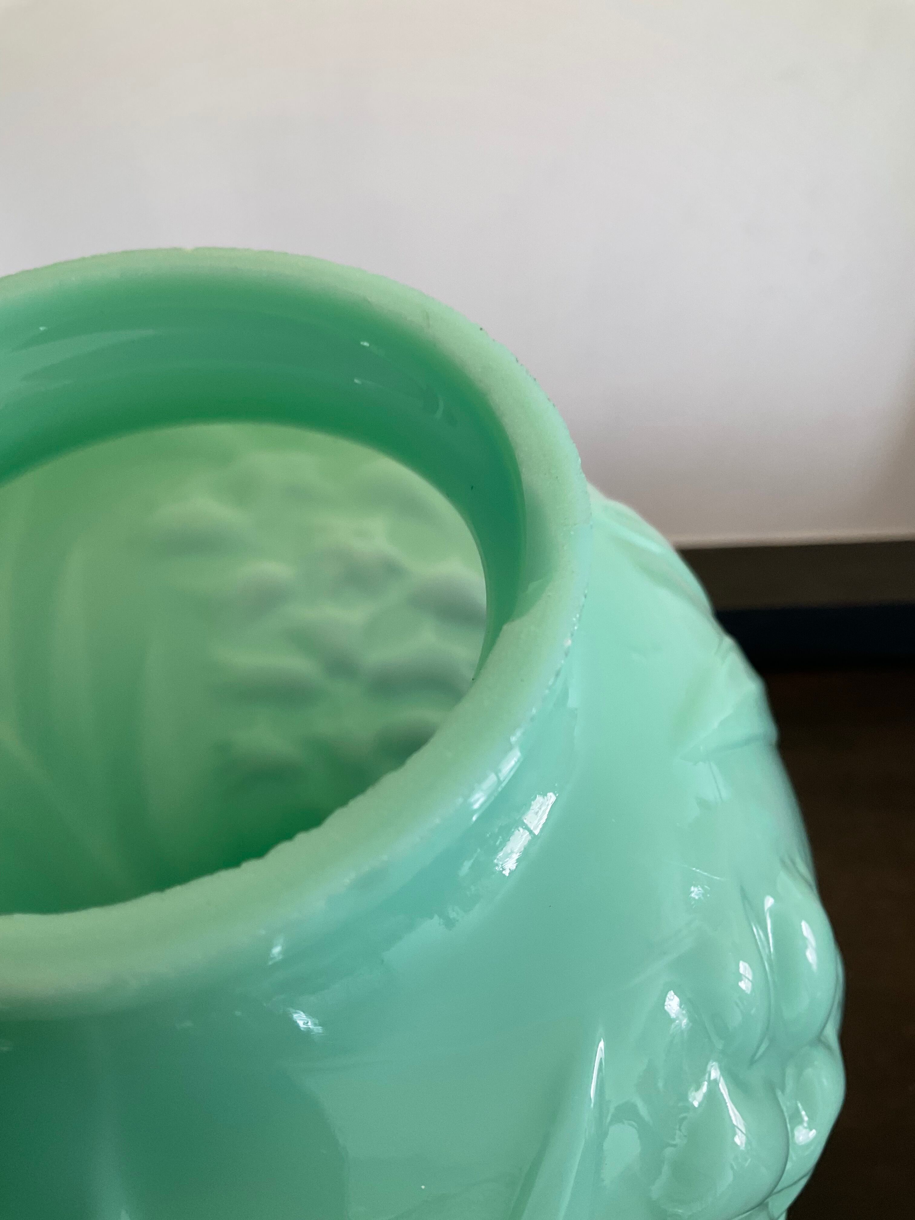Paire de vases art deco en opaline vert celadon
