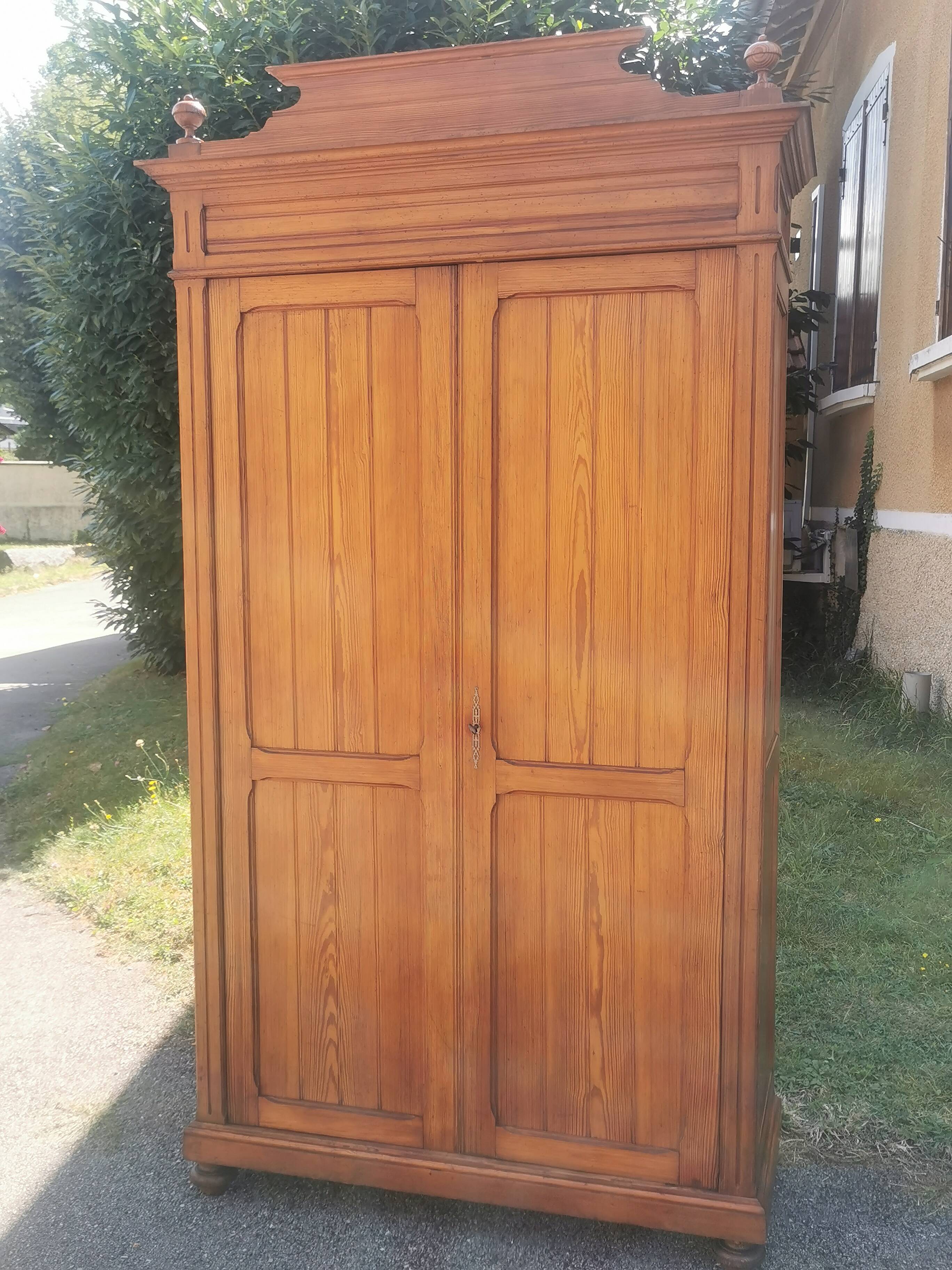 Vintage 2-door wardrobe