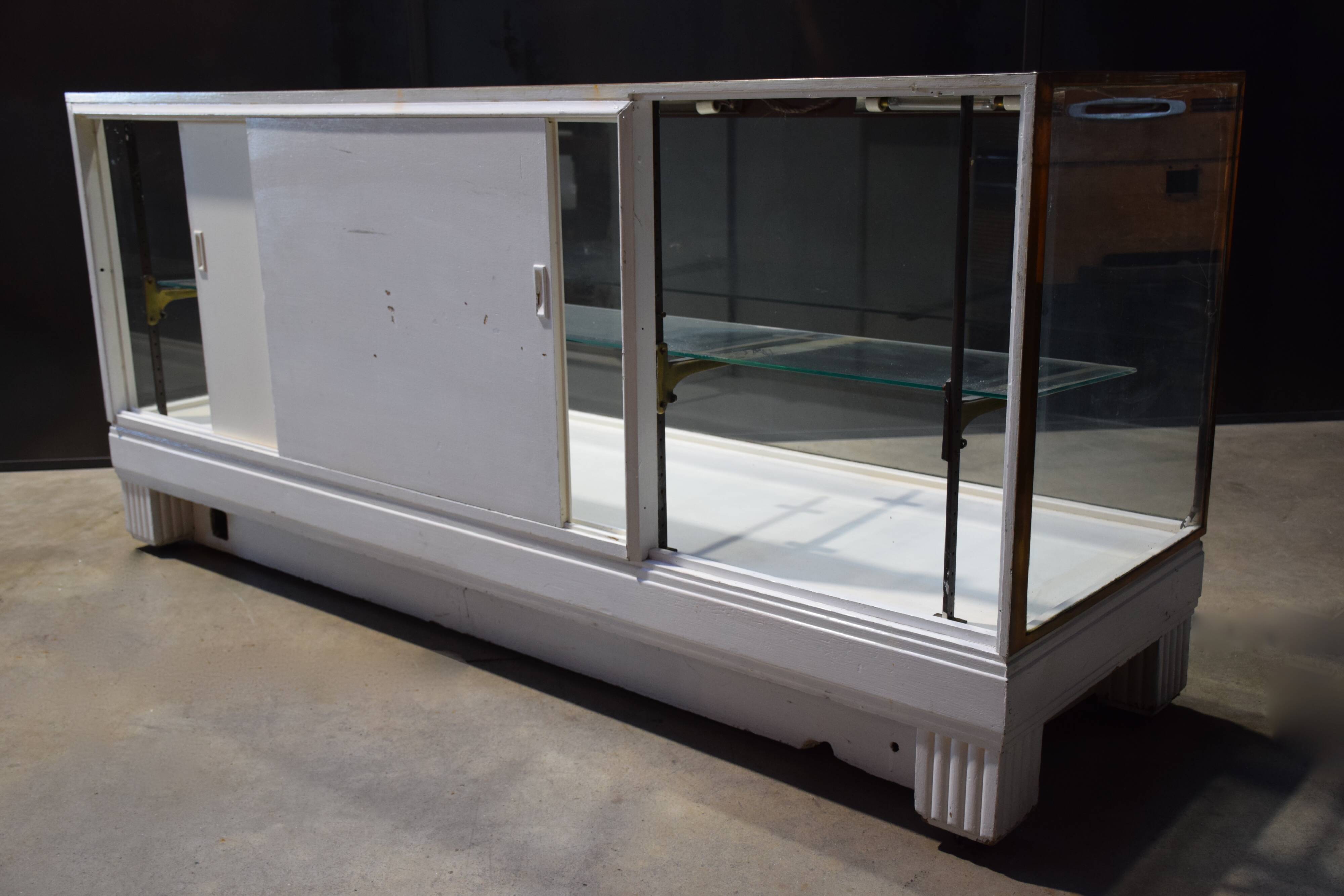 Display cabinet - 1920s