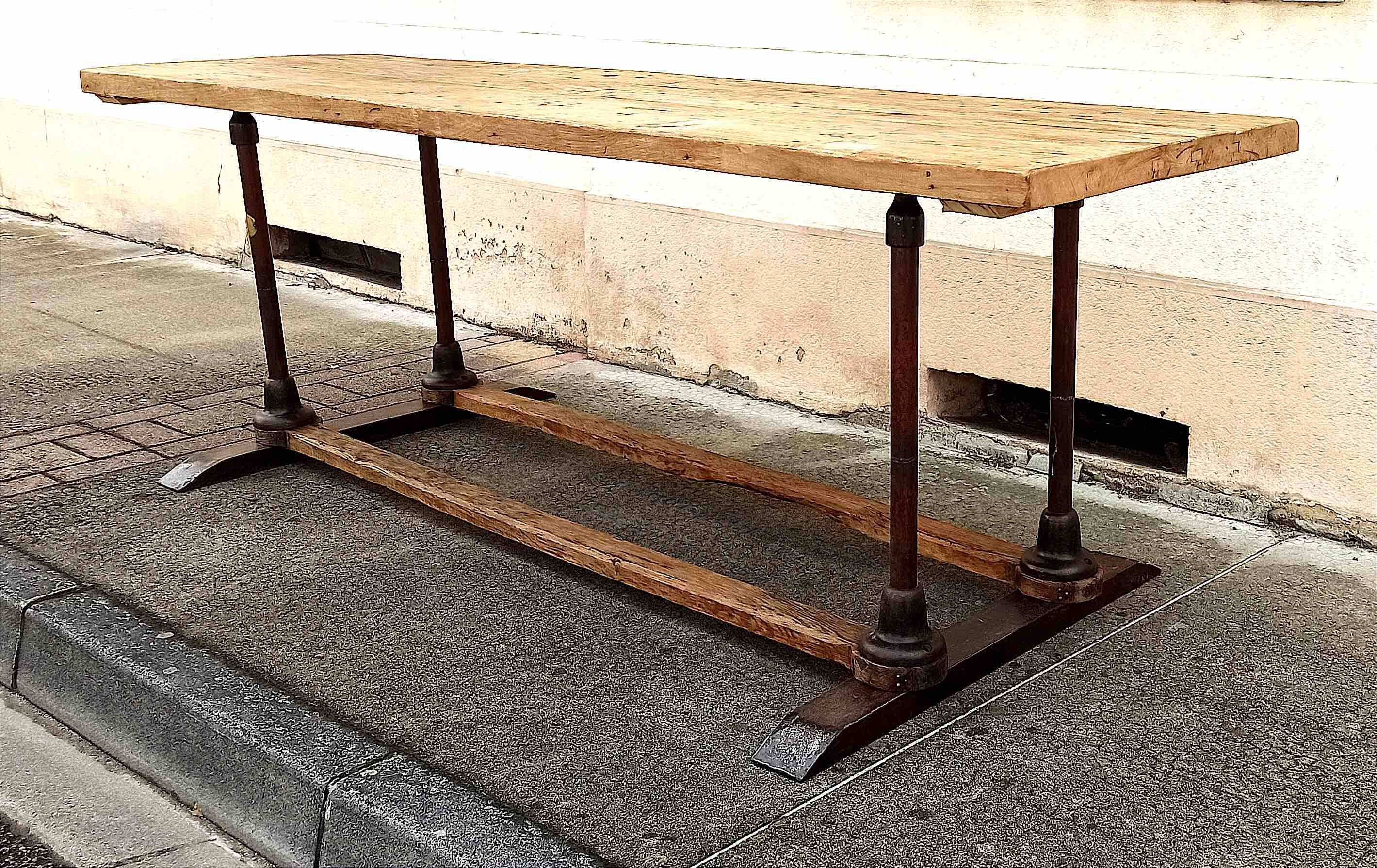 Table d'atelier ou table à manger Longueur 2,60 m Hauteur 74,7 cl