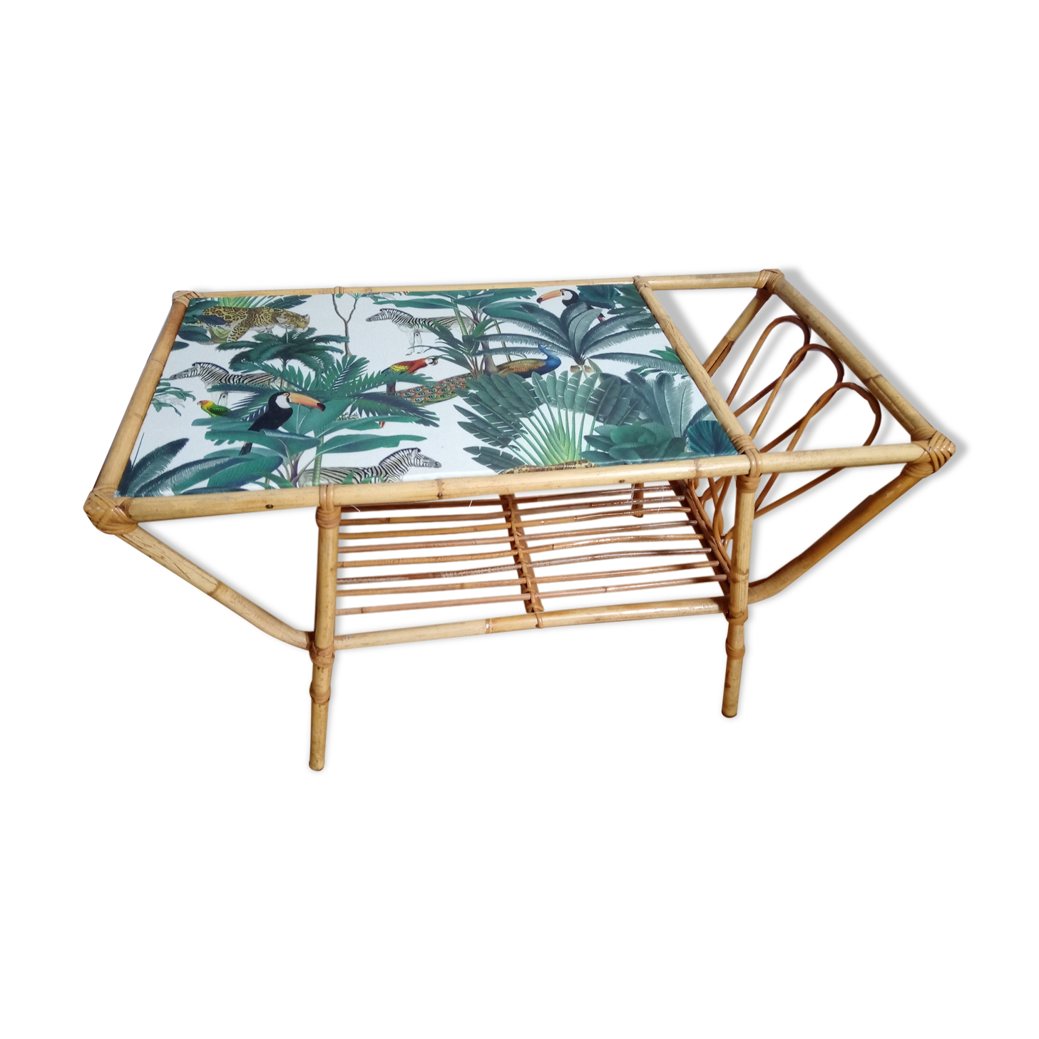 Vintage bamboo/rotin jungle style coffee table with built-in magazine holder