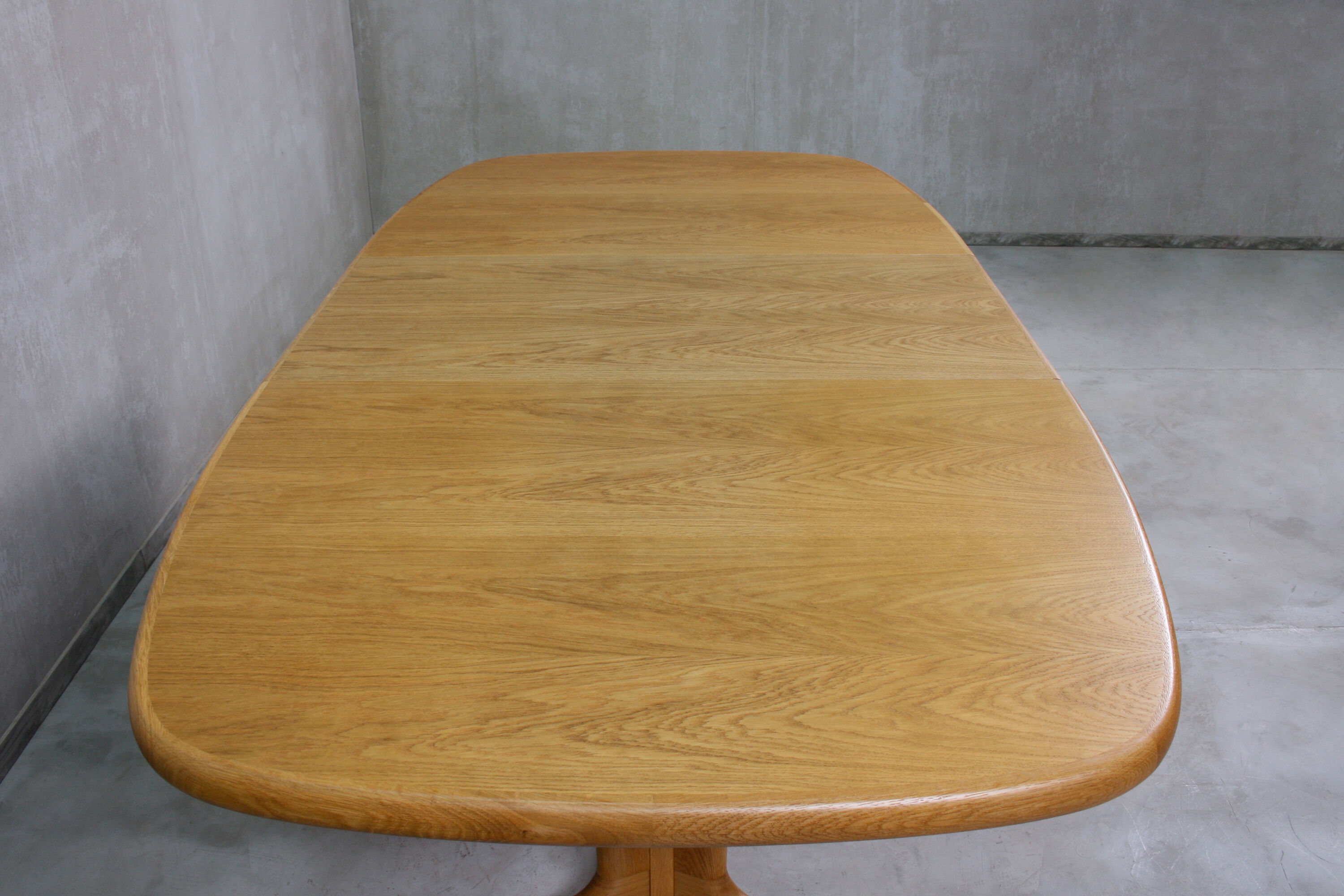 Table ovale en chêne du milieu du siècle de Skovby années 1970