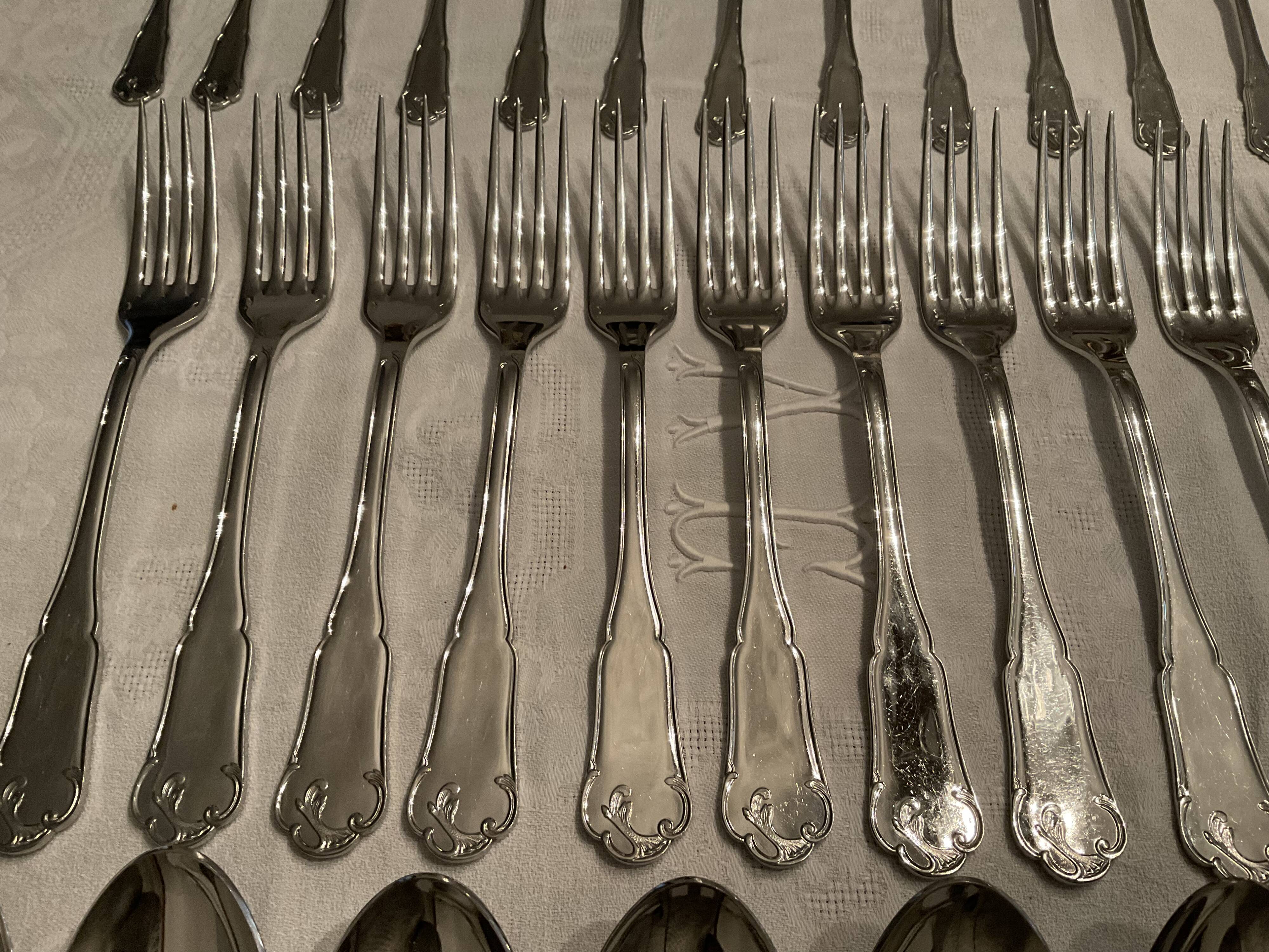 Stainless steel cutlerys et 37 pieces