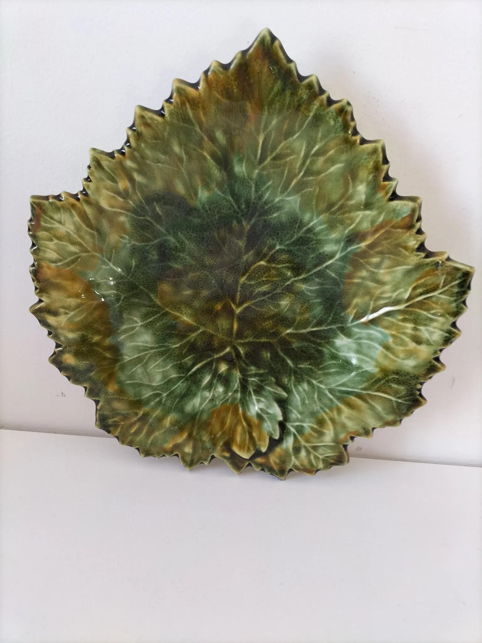 Clay leaf cutter – Art Pottery of the Sorgue