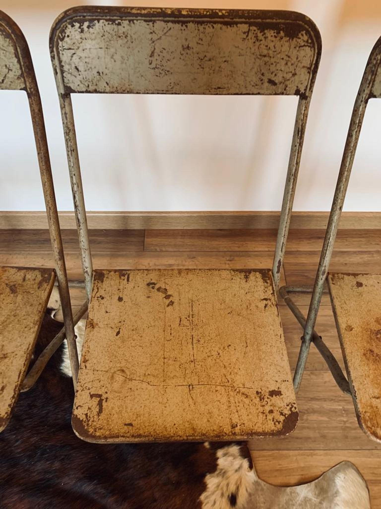 Set of 5 folding metal chairs