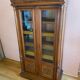Vitrine noyer, verres biseautés