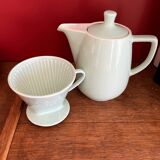 Coffee maker and filter holder