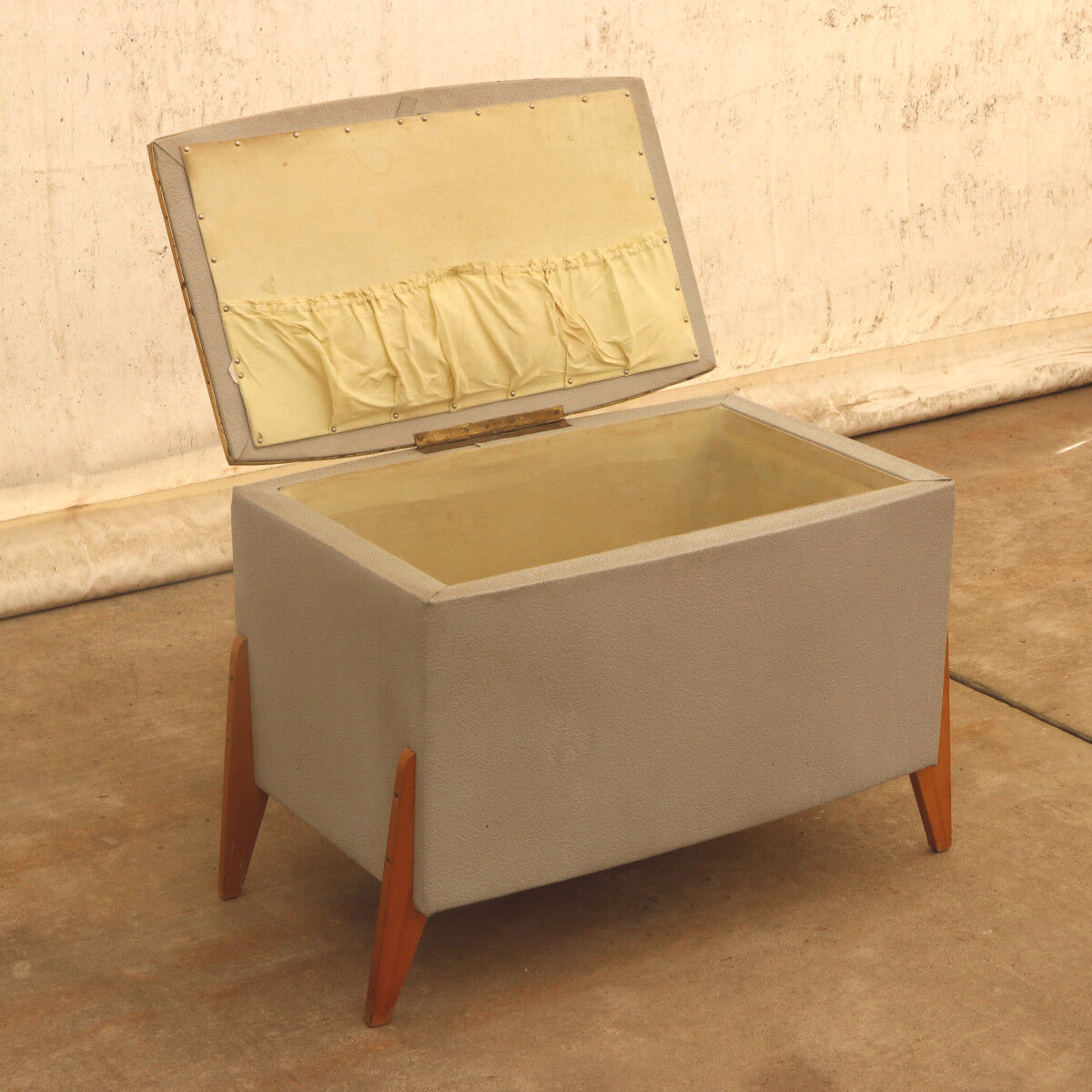 Vintage leatherette stool or laundry basket, 1980s, Czechoslovakia