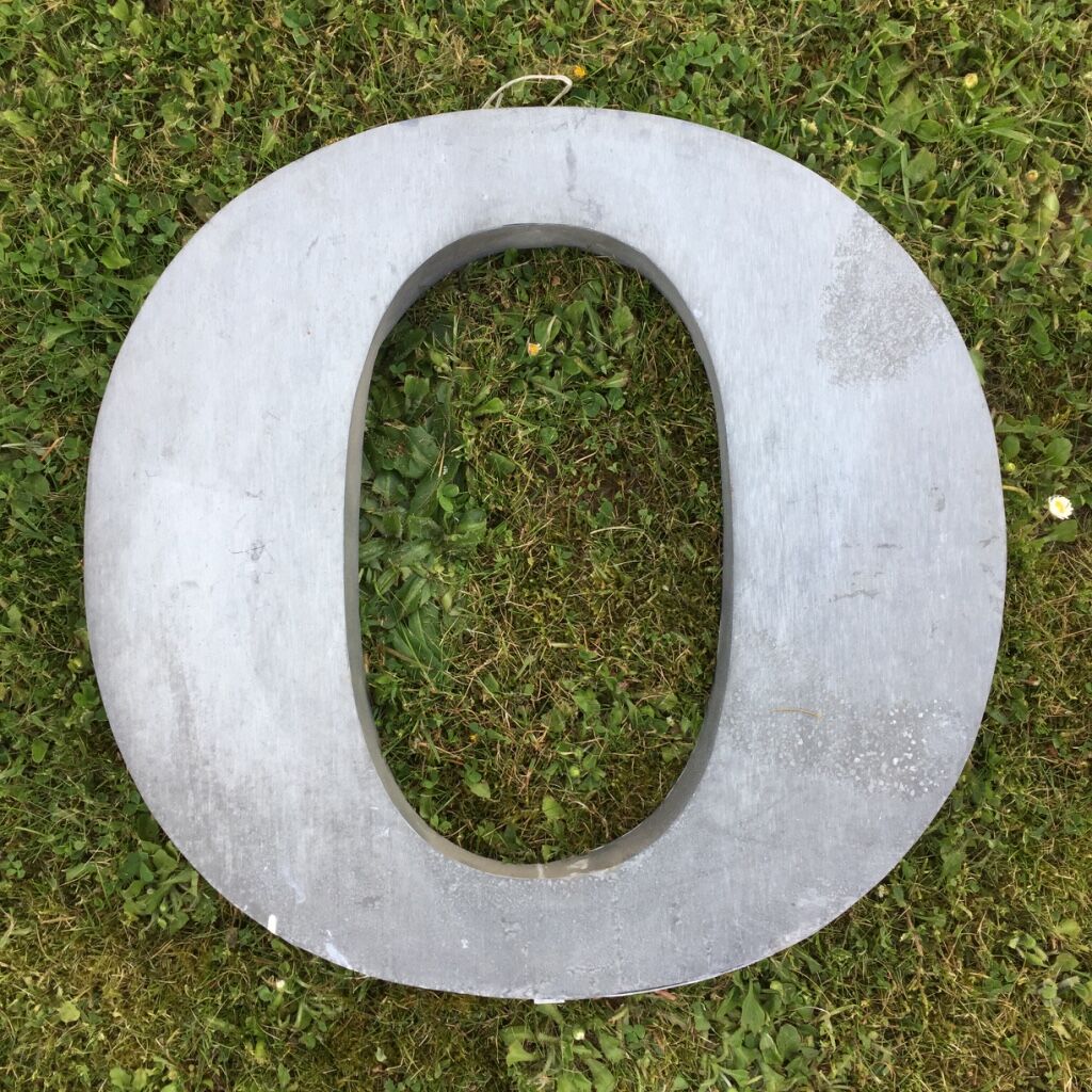 Ten letters sign in zinc material