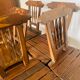 Ensemble de 5 chaises en bois, travail artisanal