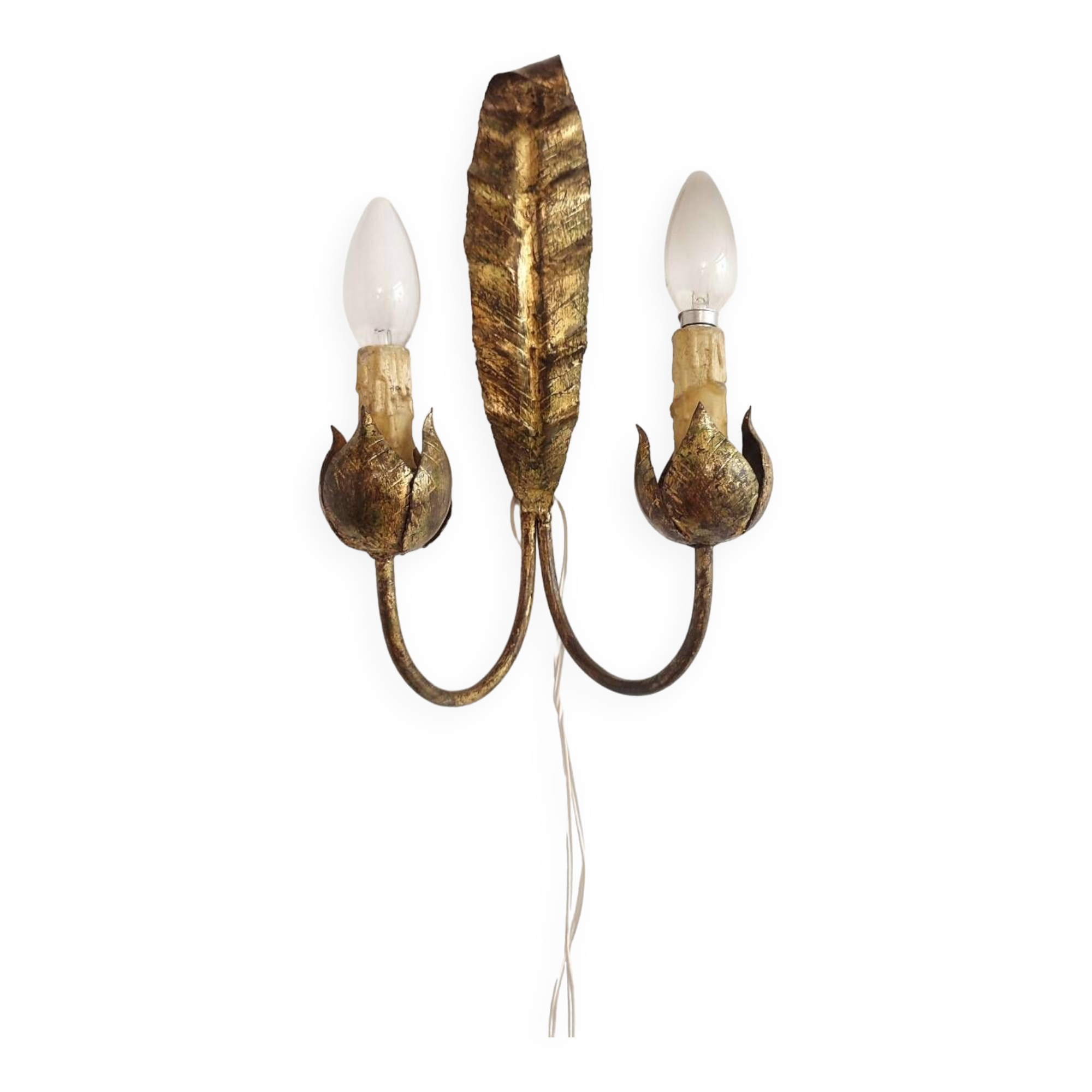 Aplique de pared de hierro forjado y pan de oro. Spain, 1970s.