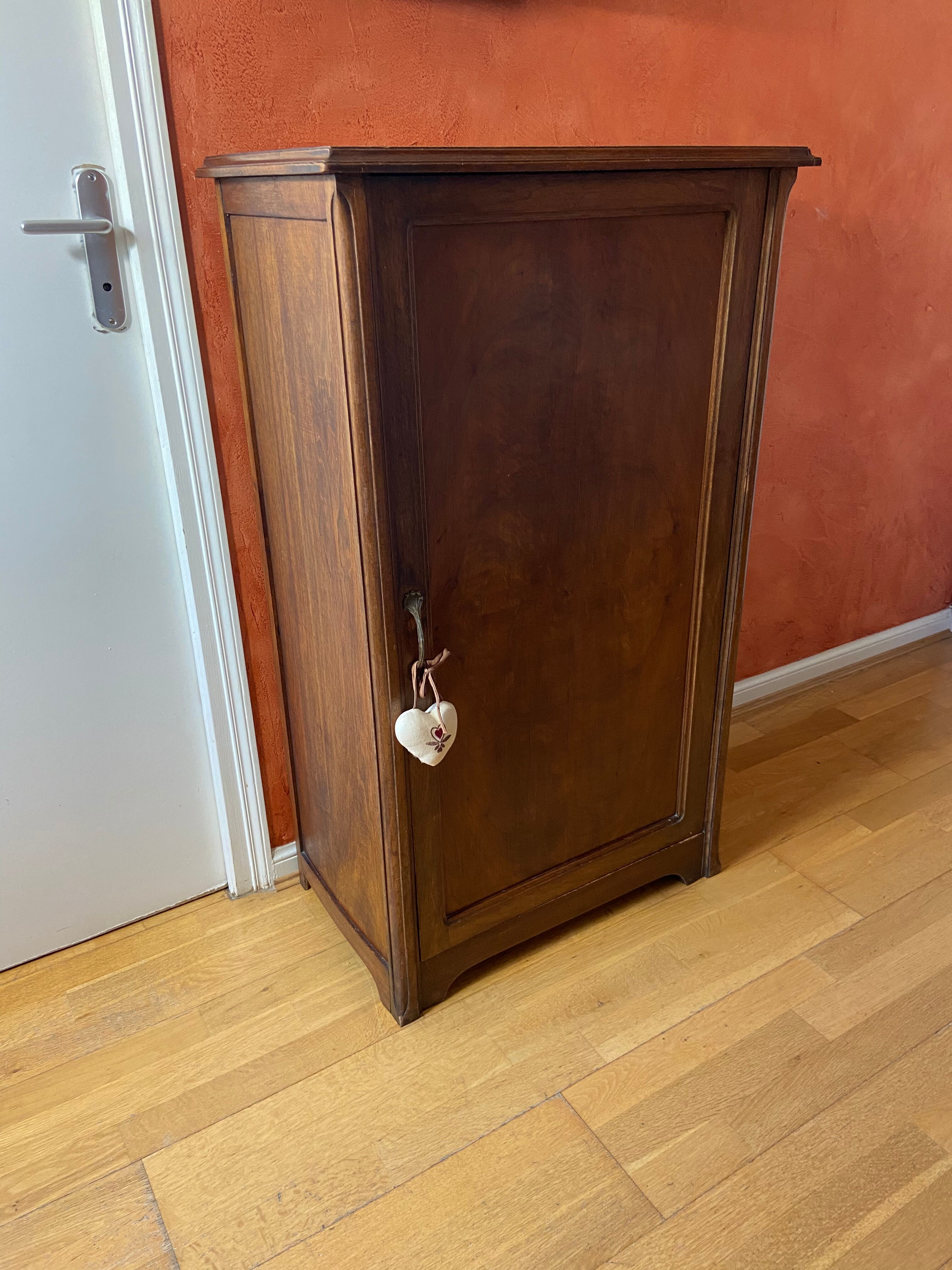 Small wardrobe buffet 1920