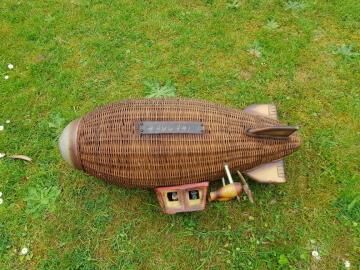 Zeppelin for hanging decoration