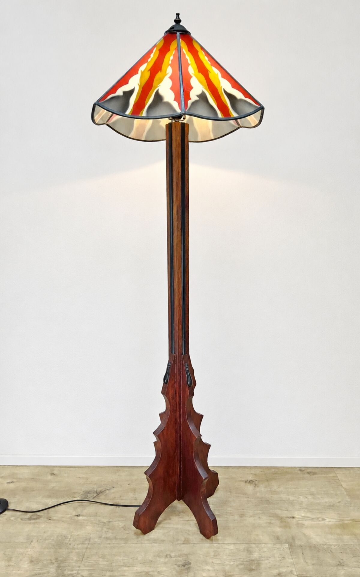 Lampe de sol Art Déco de l'École d'Amsterdam en vitrail