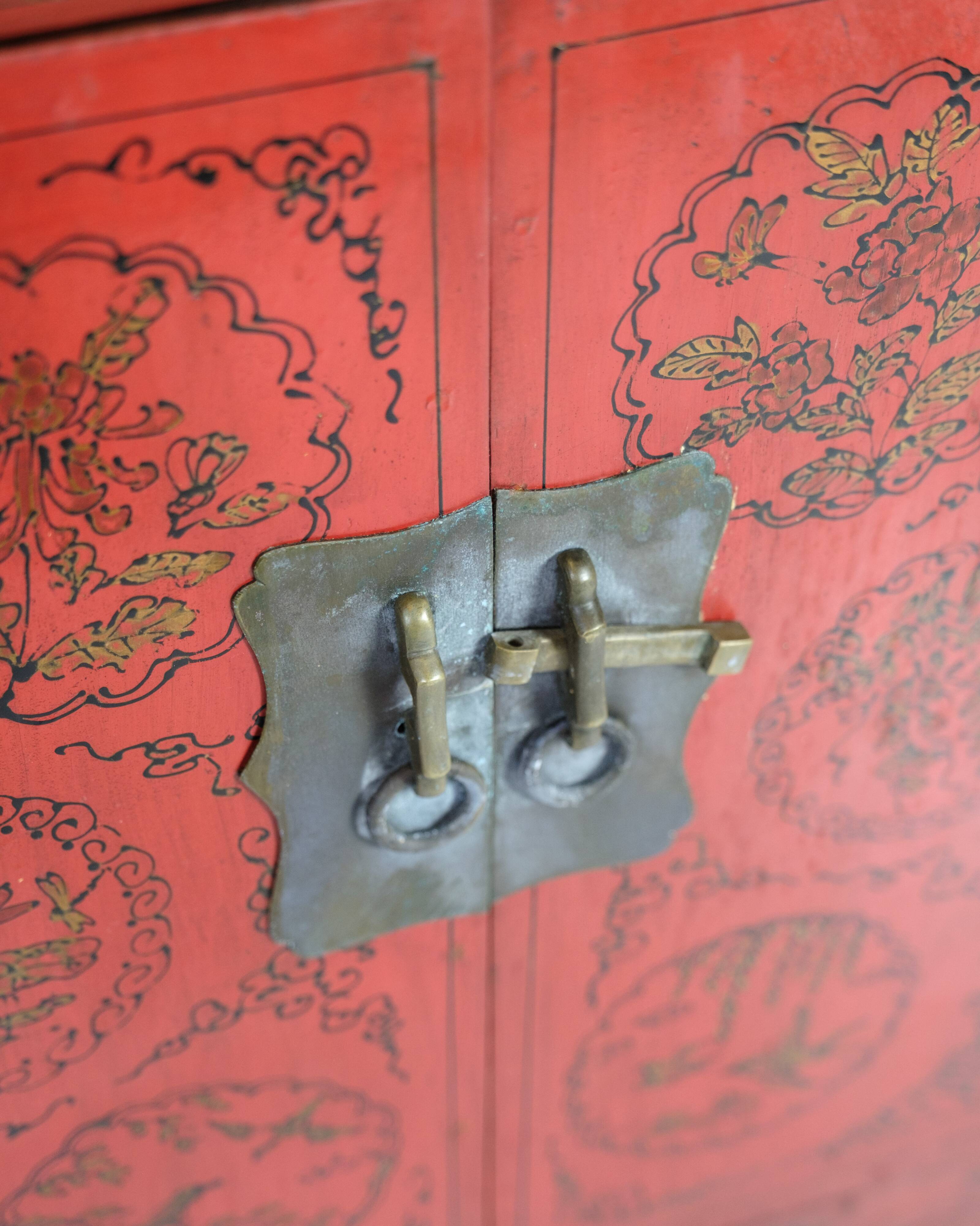 Antique Chinese cabinet - original red painted with patterns - patina - brass fittings - 1920s