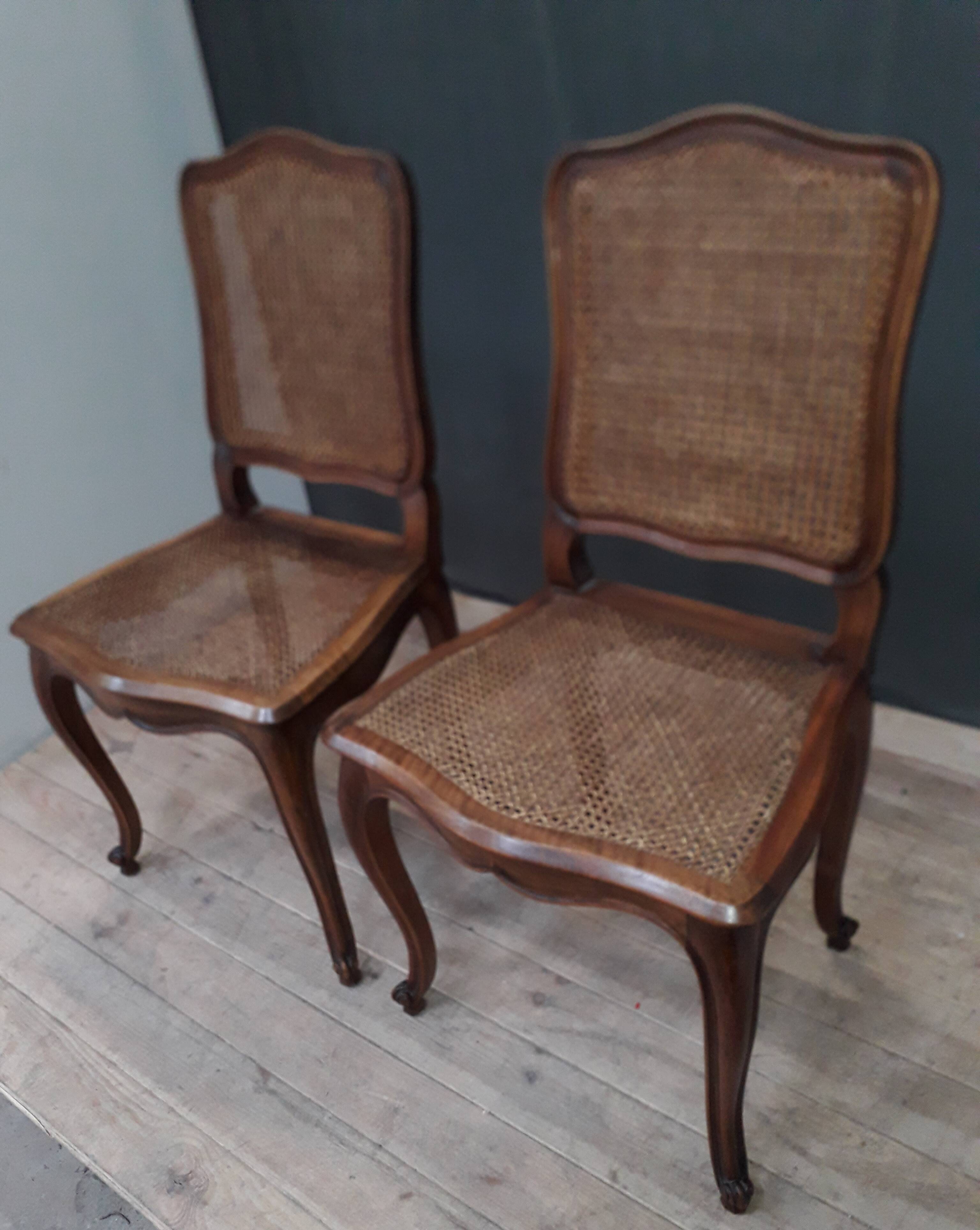 Paire de chaises cannées de style Louis XV