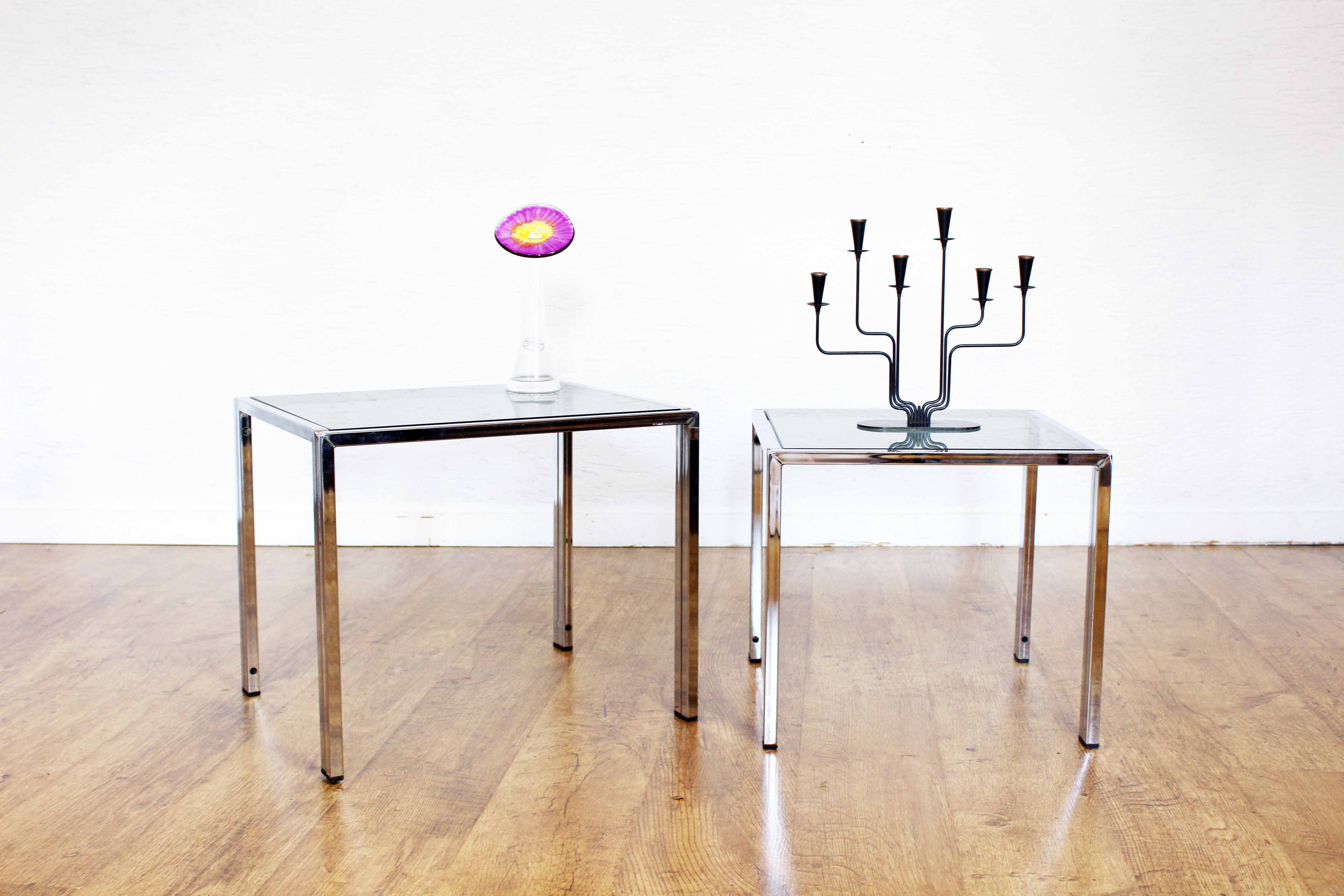 Pull-out tables in metal and glass