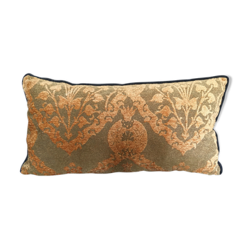 Decorative pillow case in brocade with ottoman turkish 16th century motifs