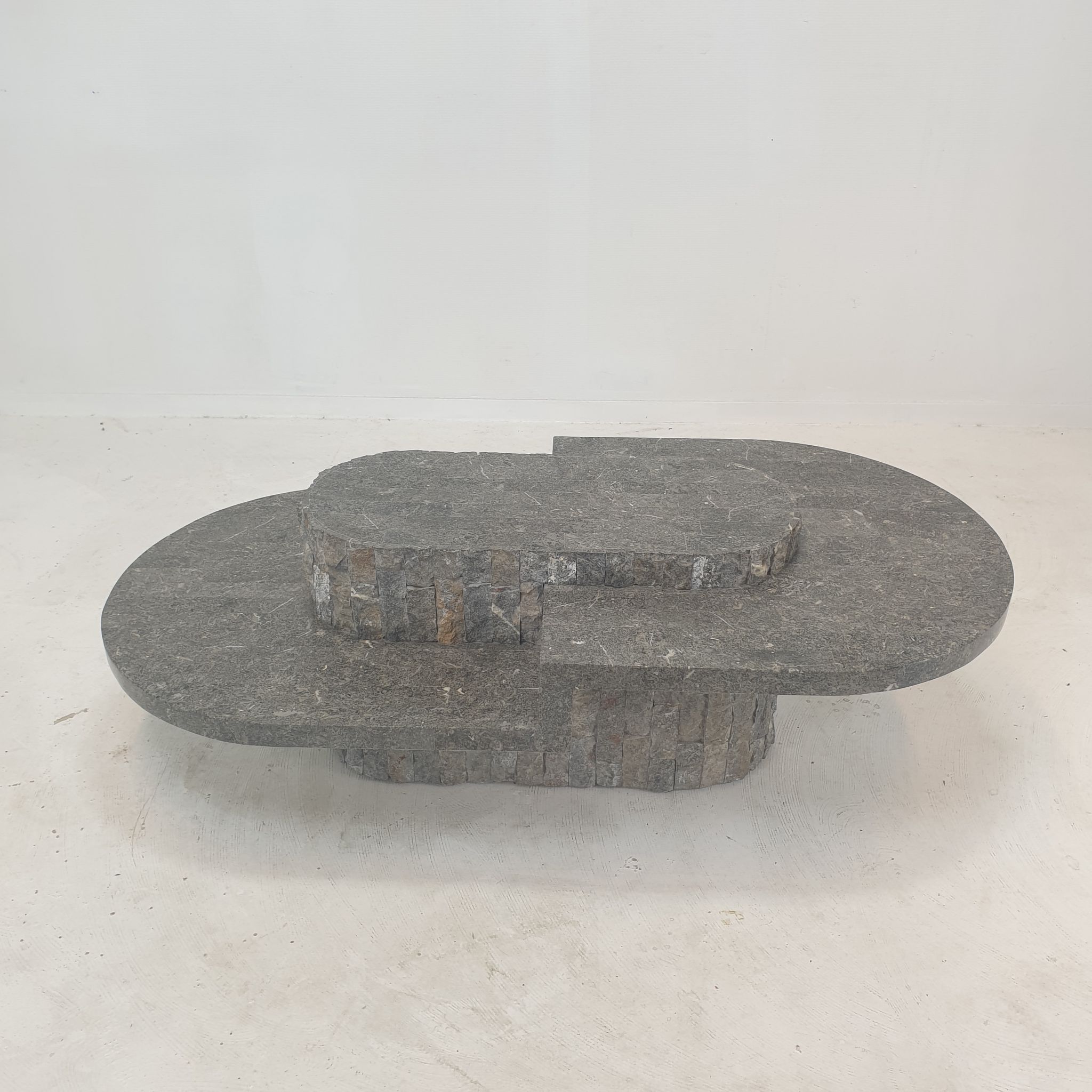 Table basse en pierre fossile, Magnussen Ponte, années 1980