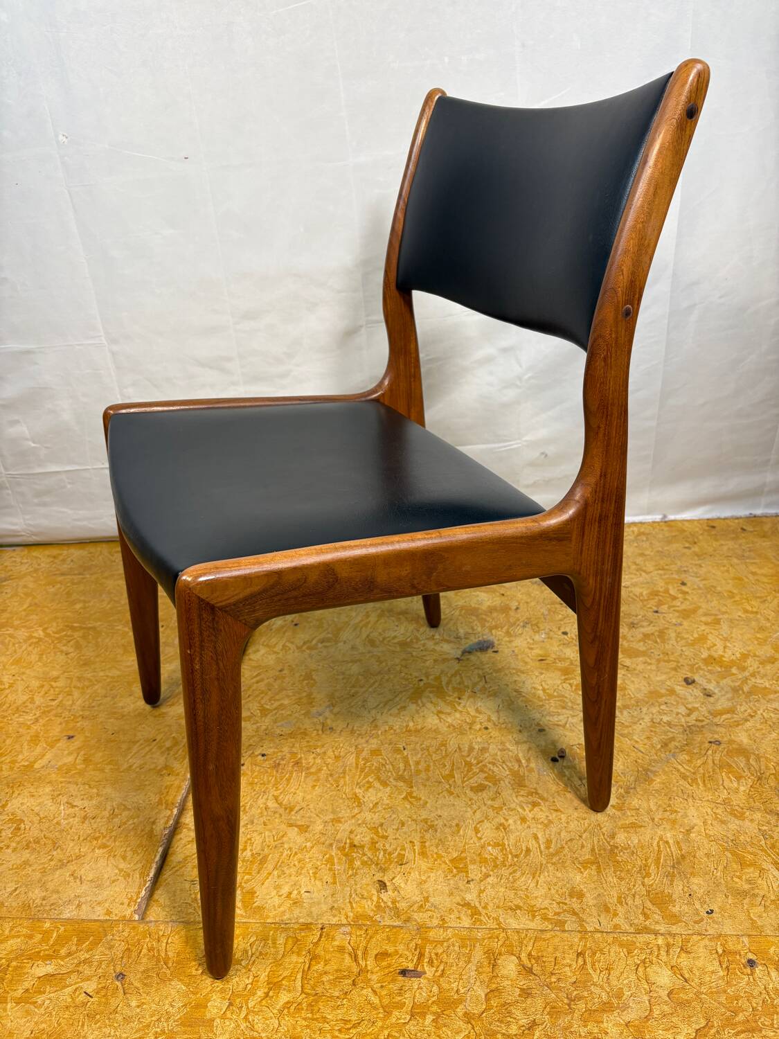 Mid-Century Retro Set of 8 Dining Chairs by Johannes Andersen for Uldu