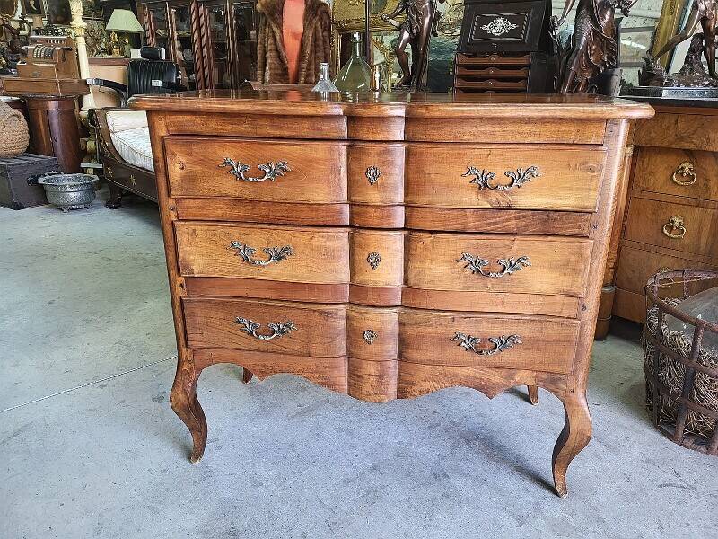 Louis XV walnut chest of drawers with 3 drawers from 1960