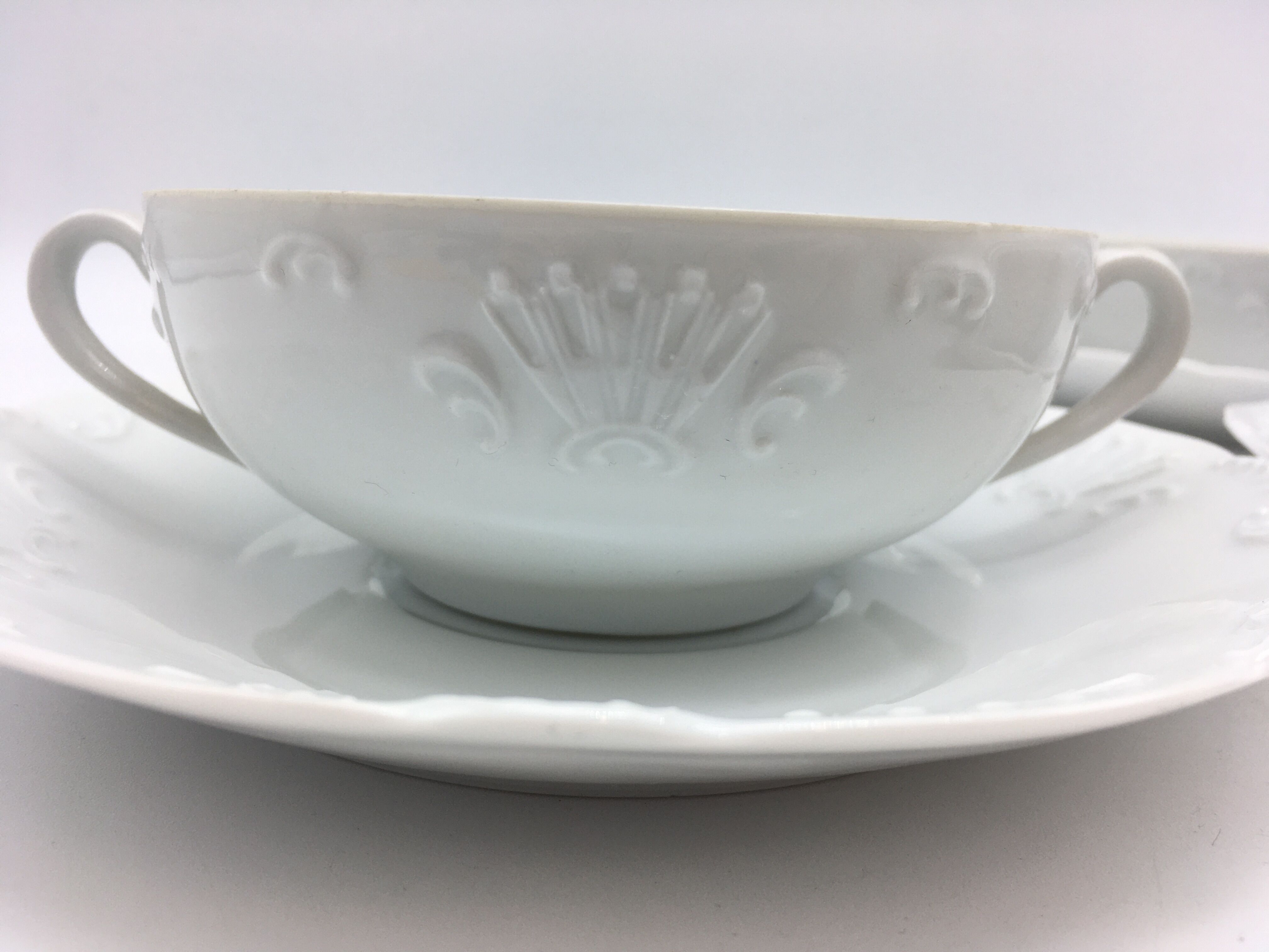 4 broth bowls in taraud limoges porcelain.