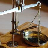 Pharmacist's scale of the 20s with its original box