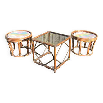 2 anciens tabourets & table basse en rotin