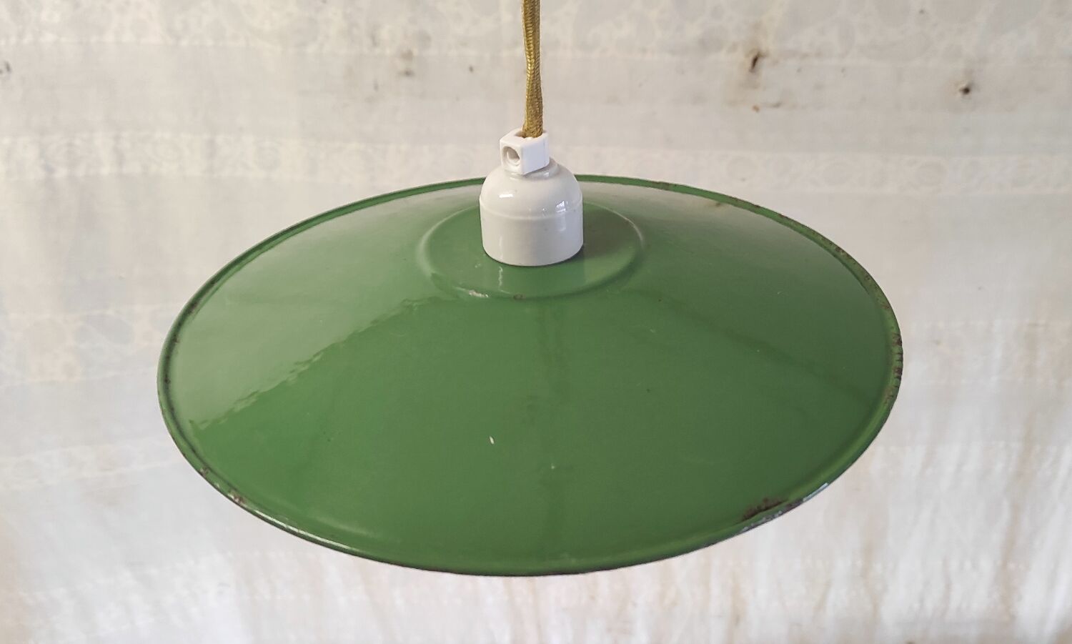 Industrial suspension in enamelled sheet metal and porcelain - mid 20th century