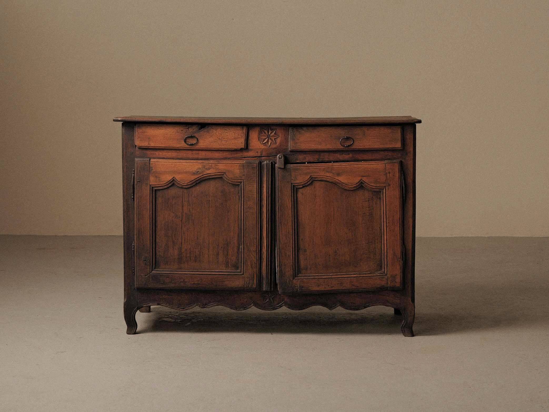 Country buffet in solid wood, Auvergne, 19th century