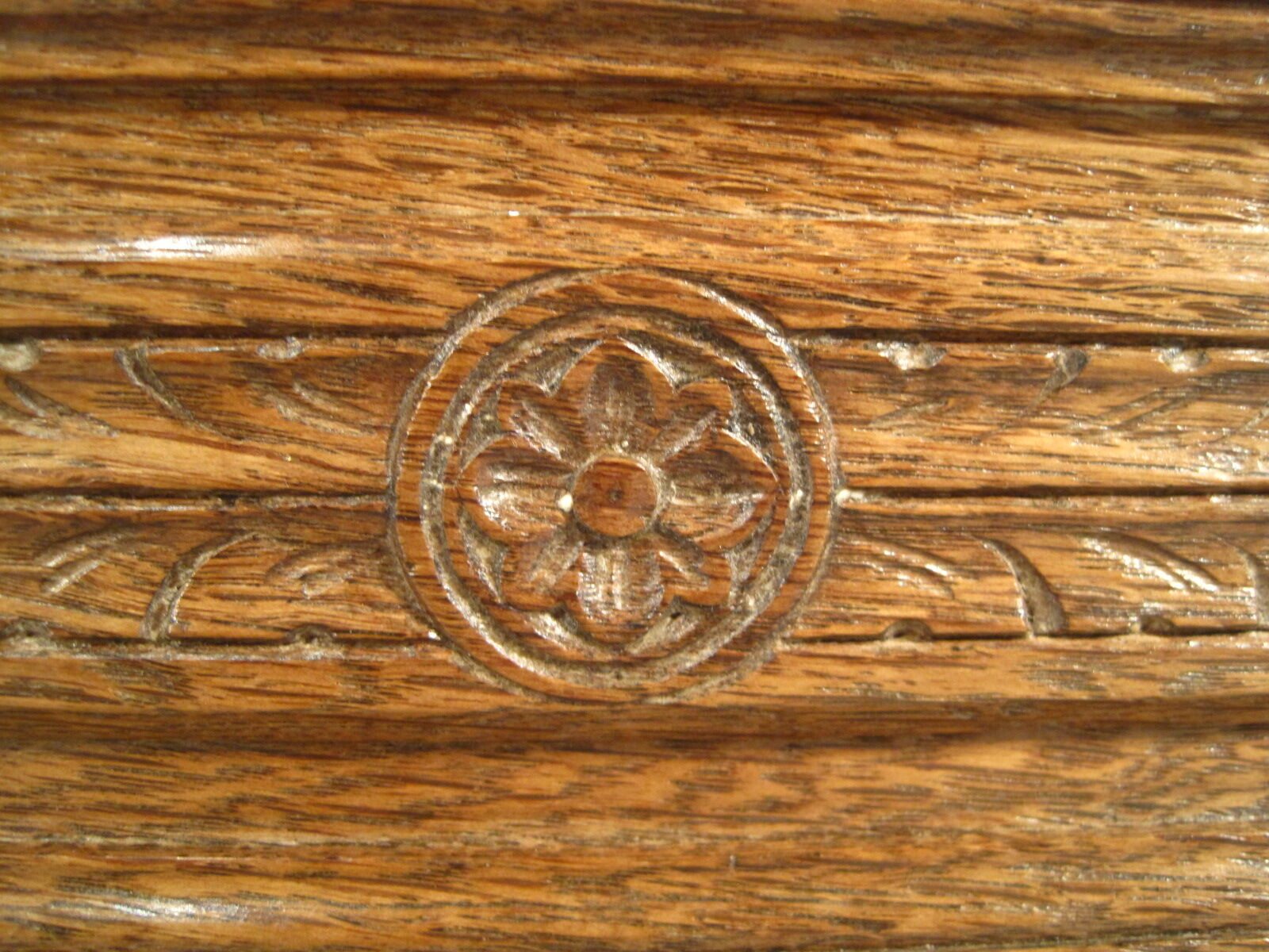 Old planter planter outside wooden box around 1900