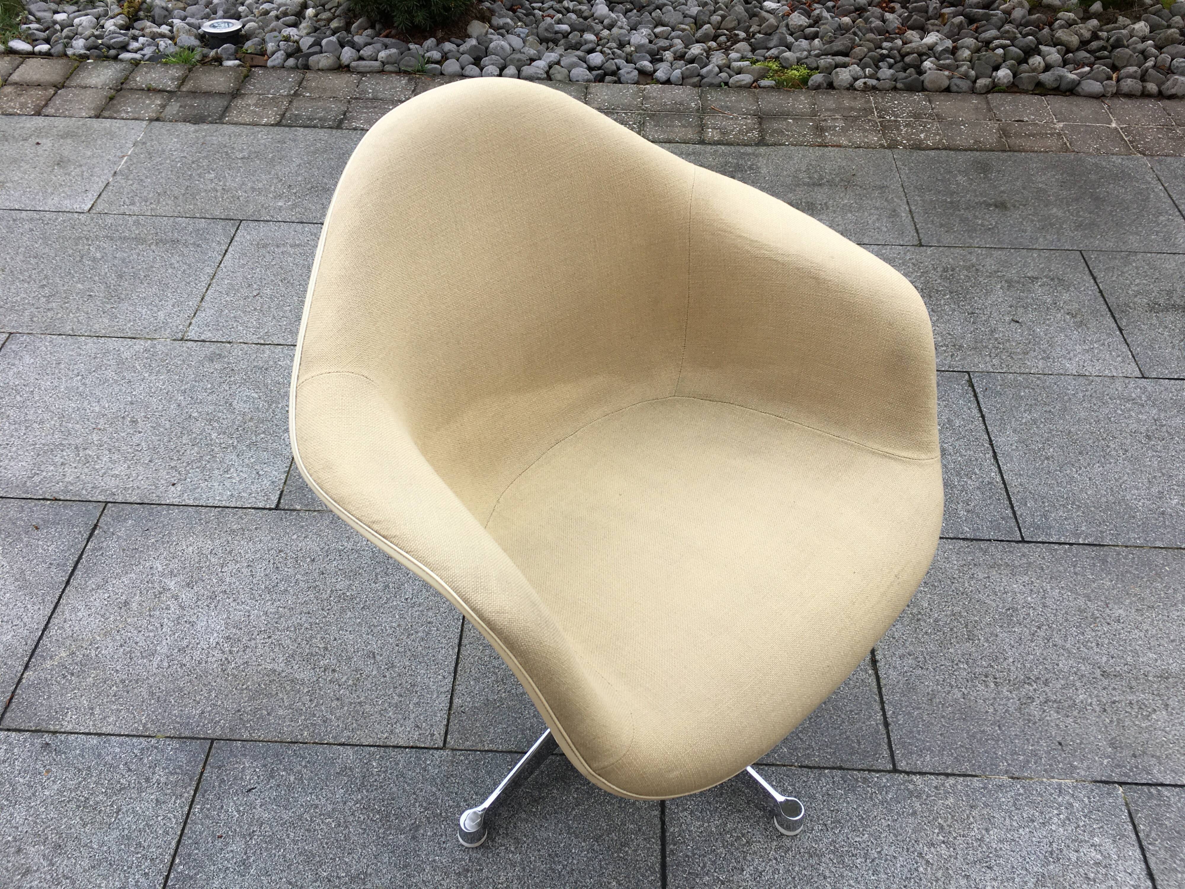 DAT fiberglass Swivel armchair from Charles & Ray Eames, Herman Miller 60s