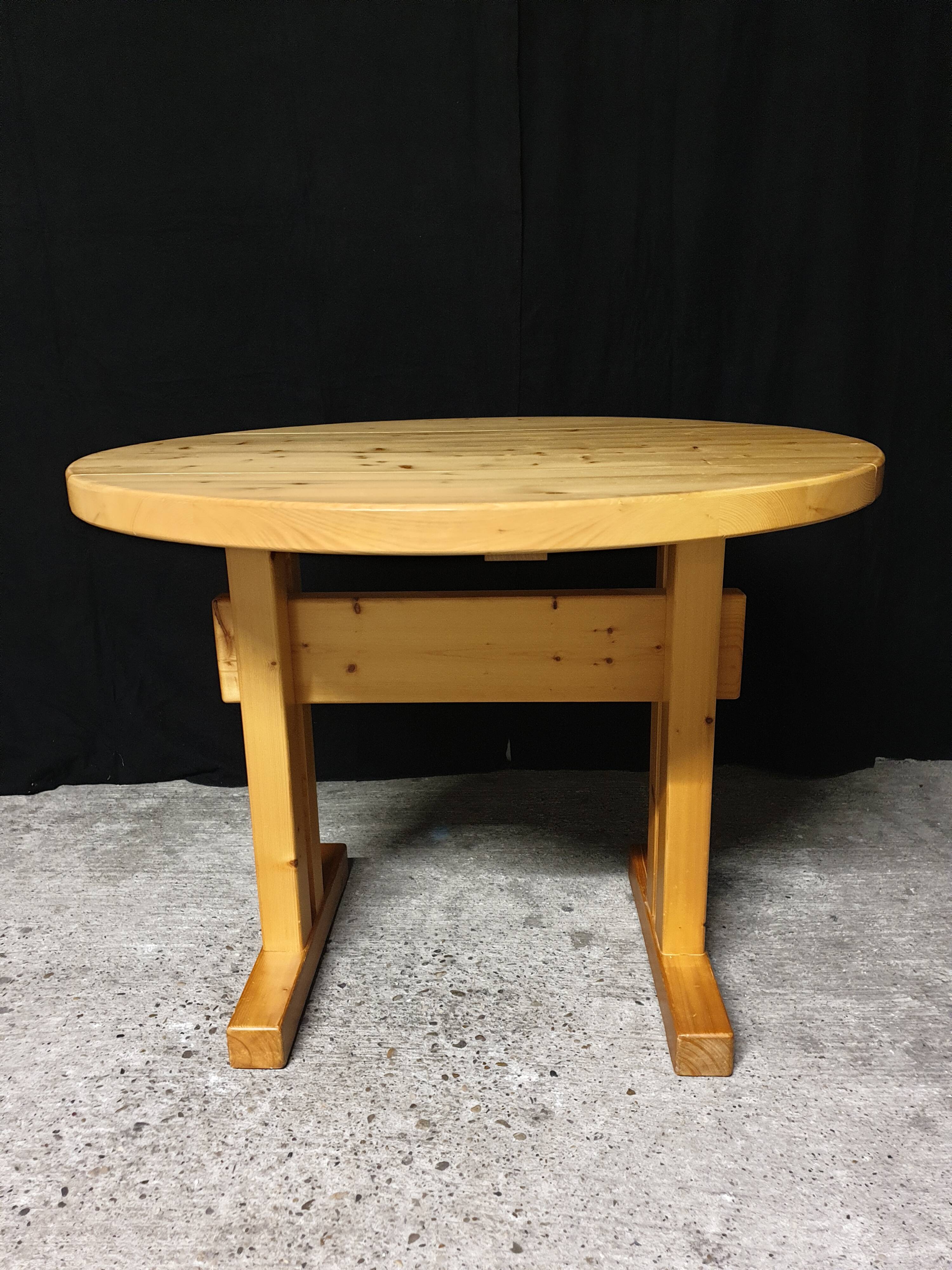 Charlotte Perriand vintage round dining table Les Arcs in pine from the years.