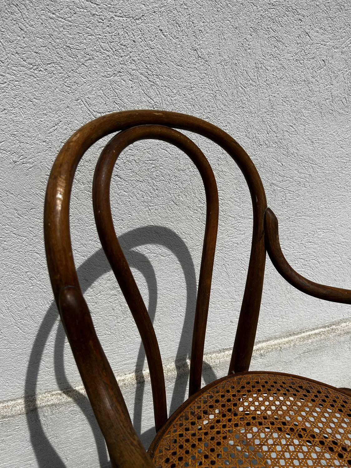 Fauteuil Thonet bois courbé et cannage – modèle bistrot