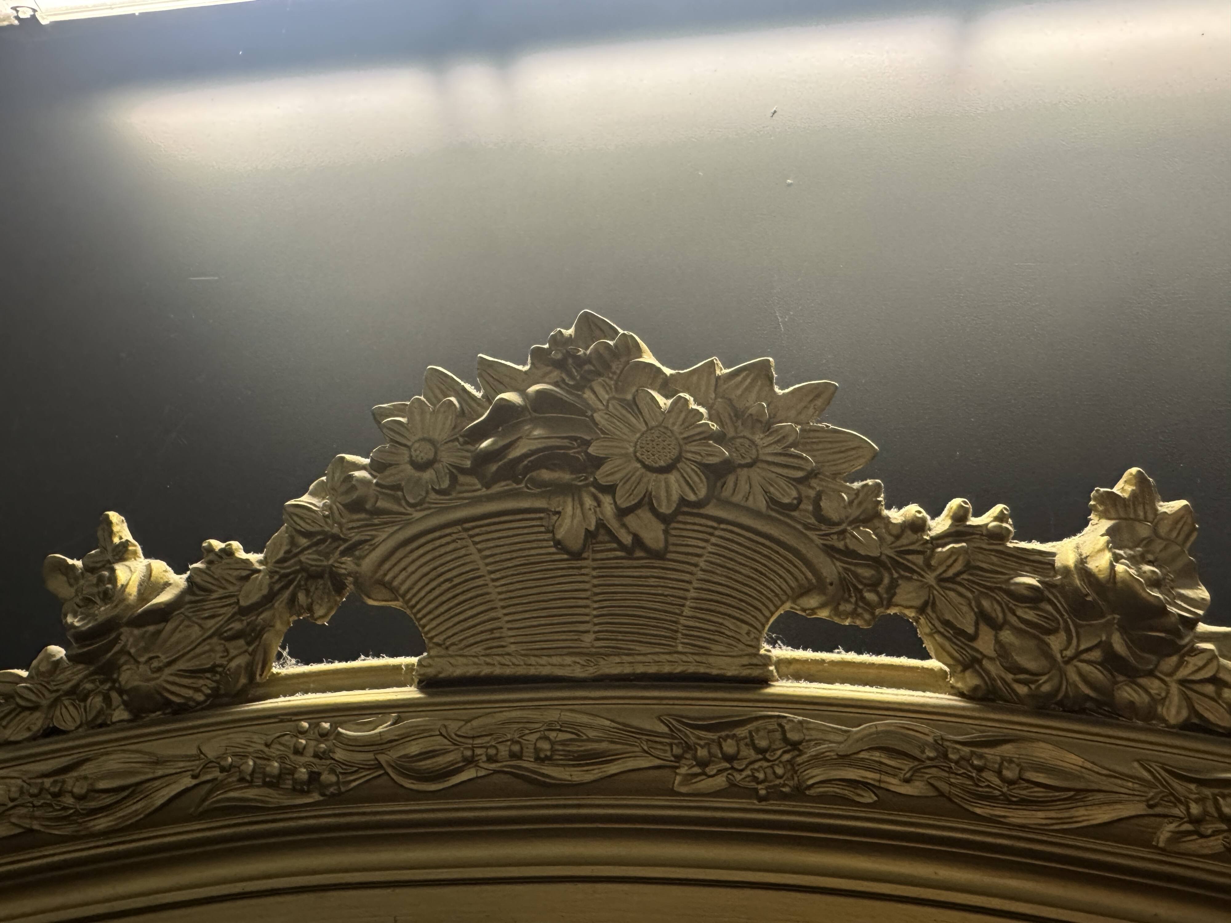 Golden framed mirror – medium size