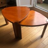 Pull-out coffee tables