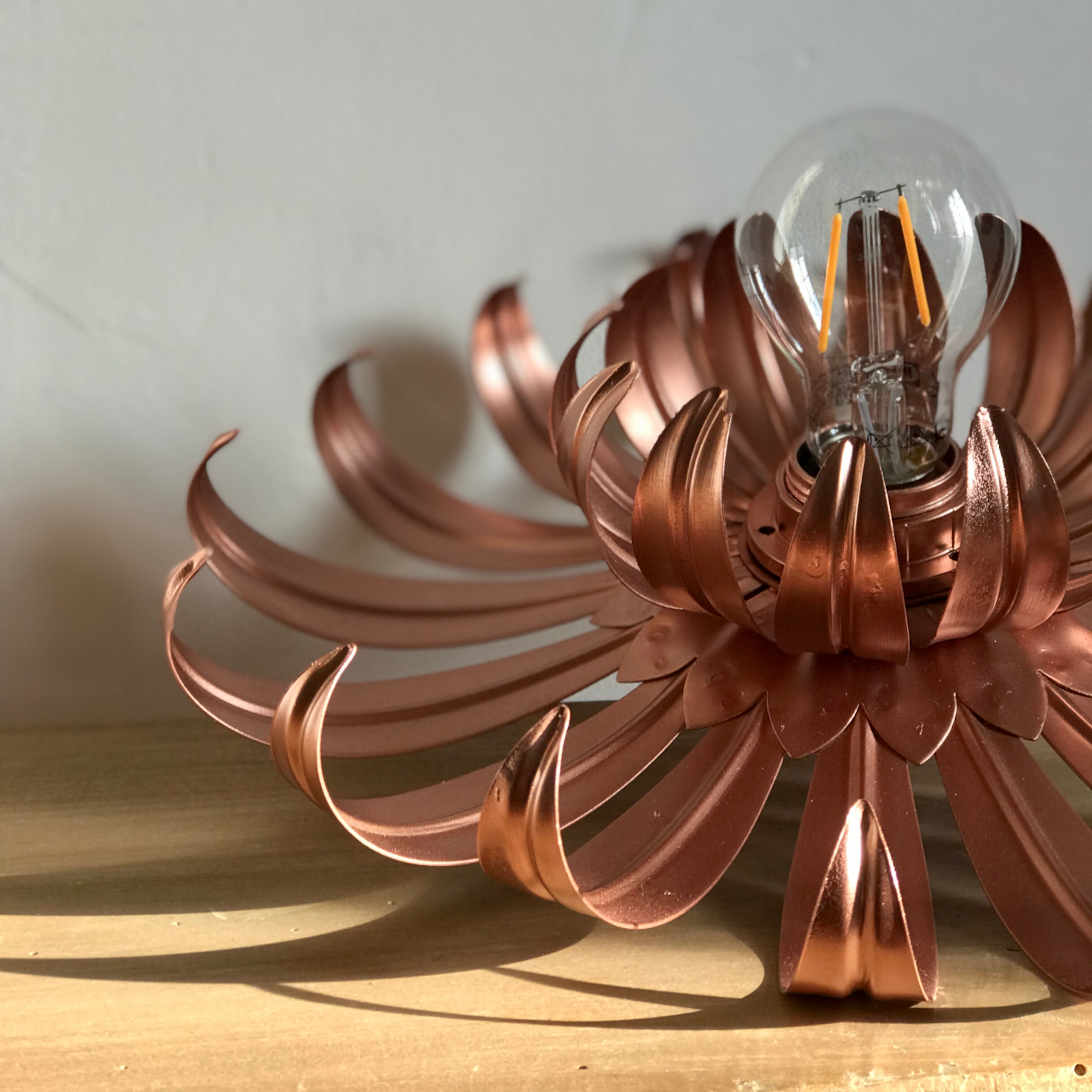 Vintage metal flower wall lamp
