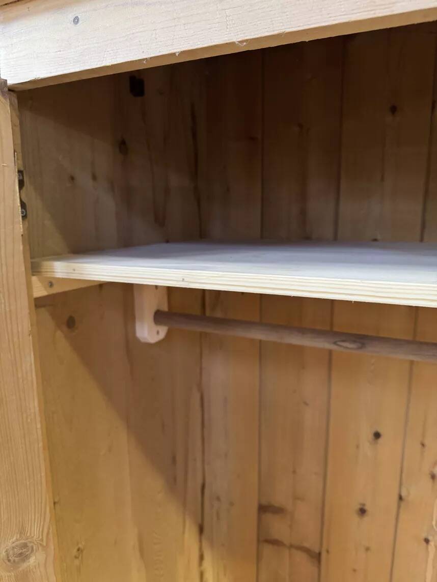 Red fir wardrobe - Compact & Authentic format