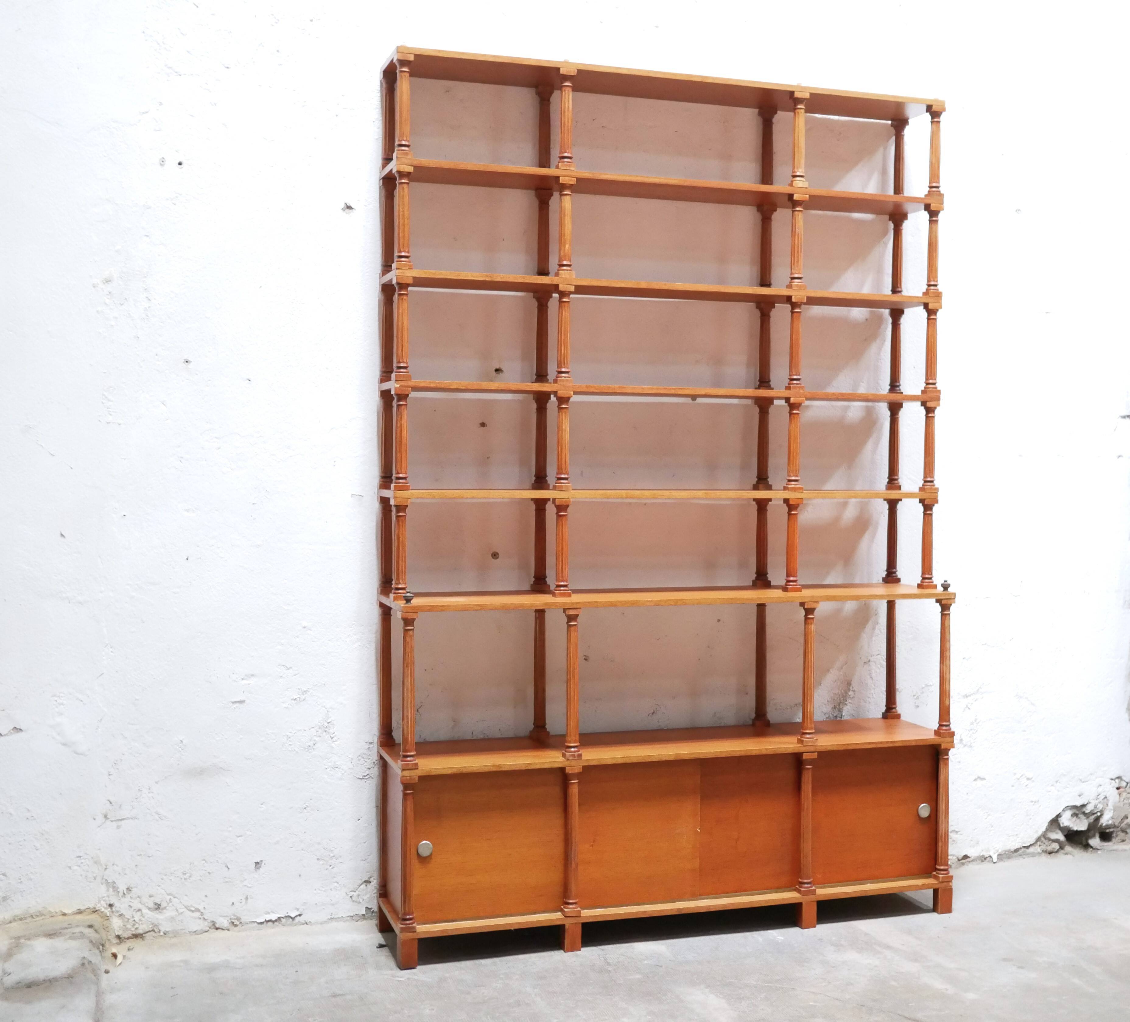 Bibliothèque vintage en bois