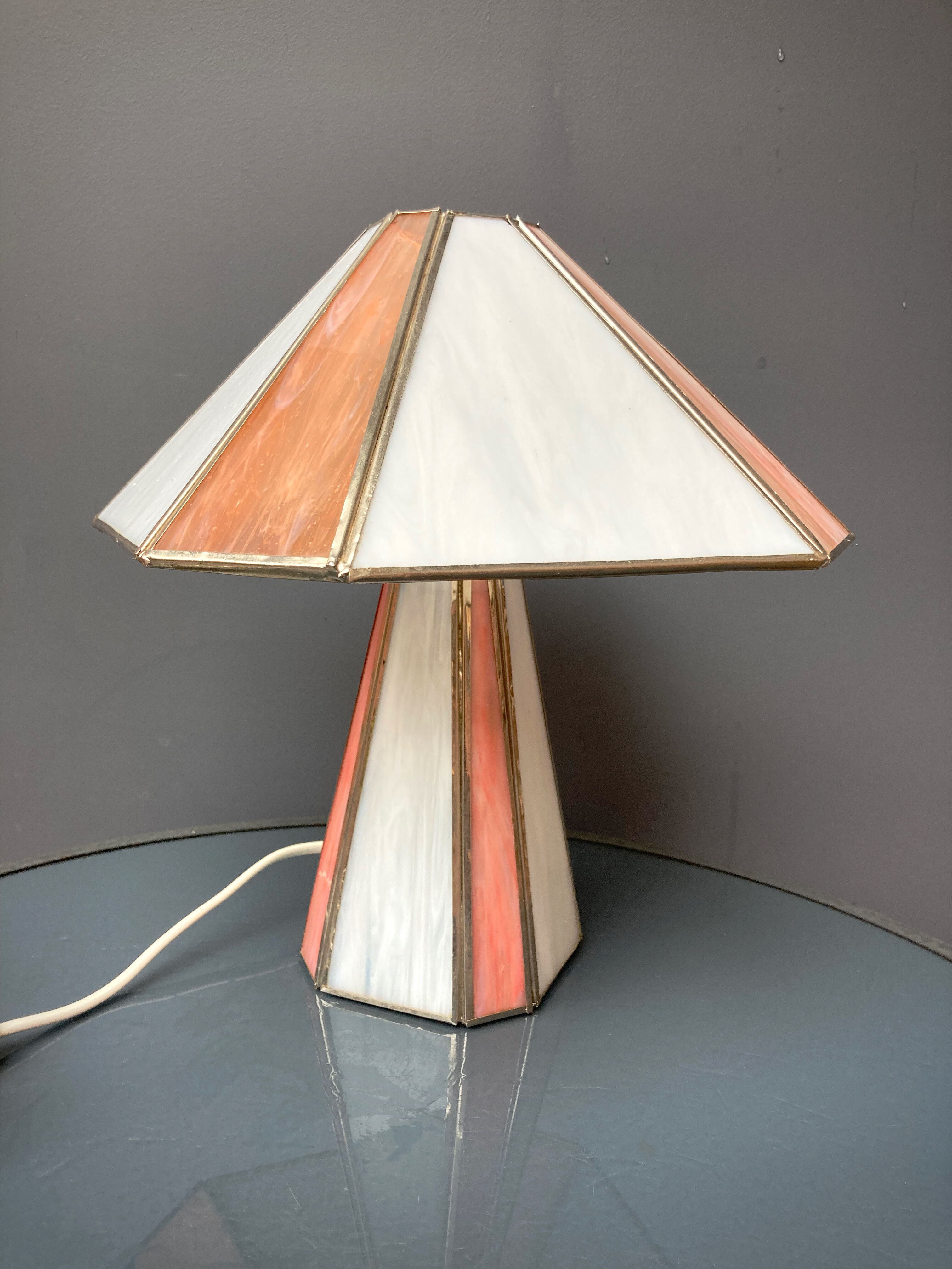 Table lamp in opalescent and partitioned glass paste