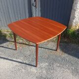Extendable Scandinavian table