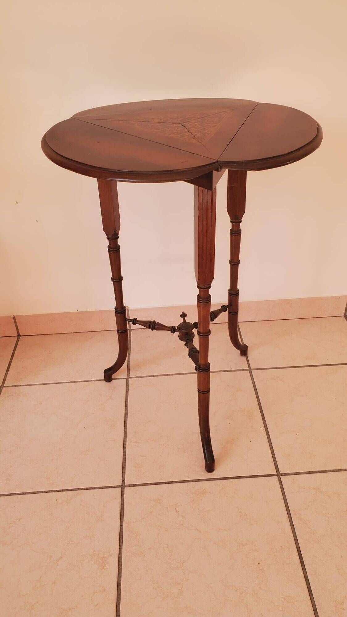 Table tulipe de style Edwardien