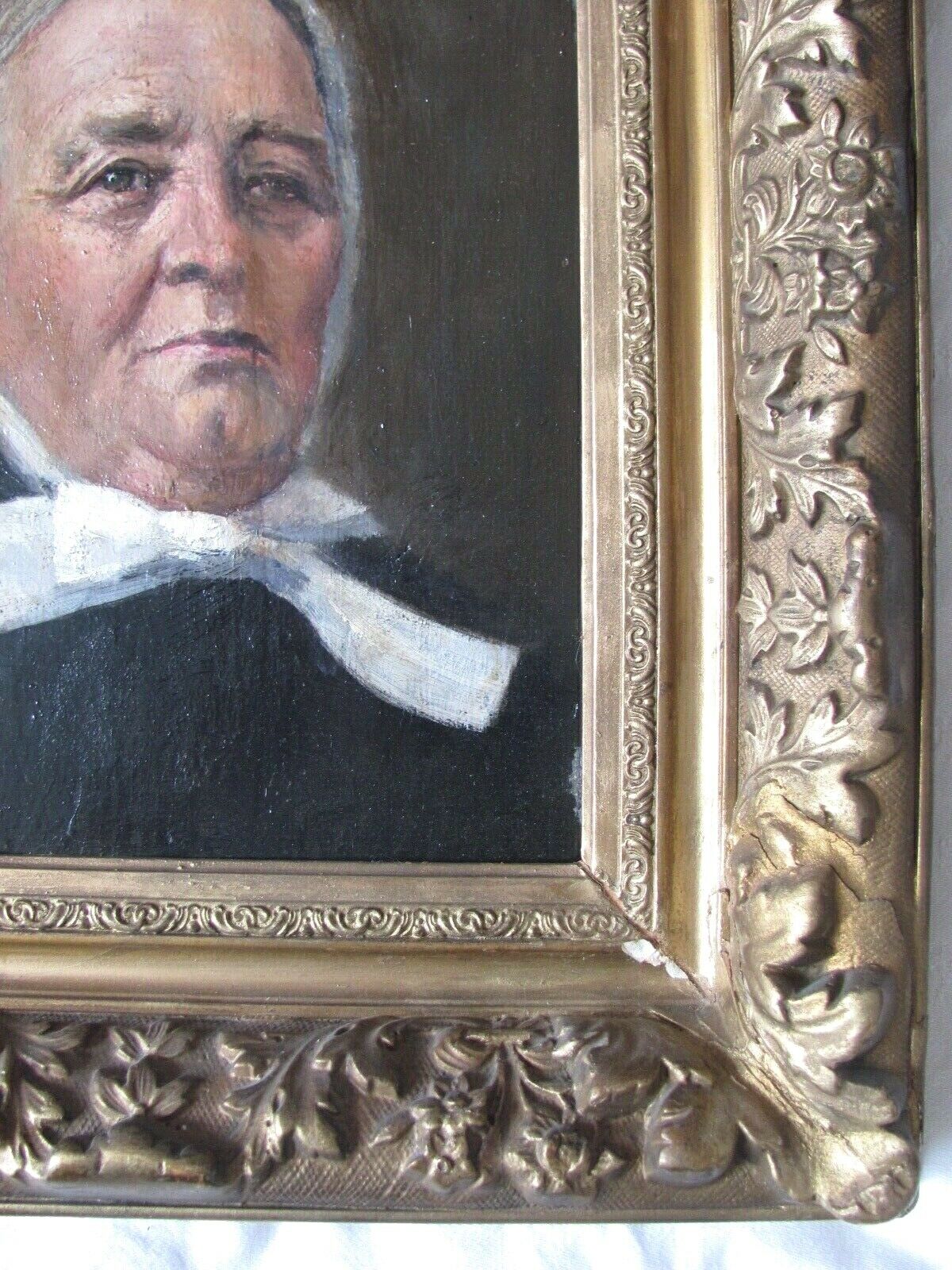 Oil on canvas - Portrait of a woman - costume and tradition - 19th century gilded wood frame