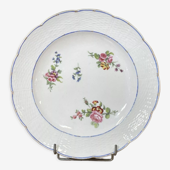 Plate in porcelain of Sèvres with polychrome decoration of flowers of the eighteenth century