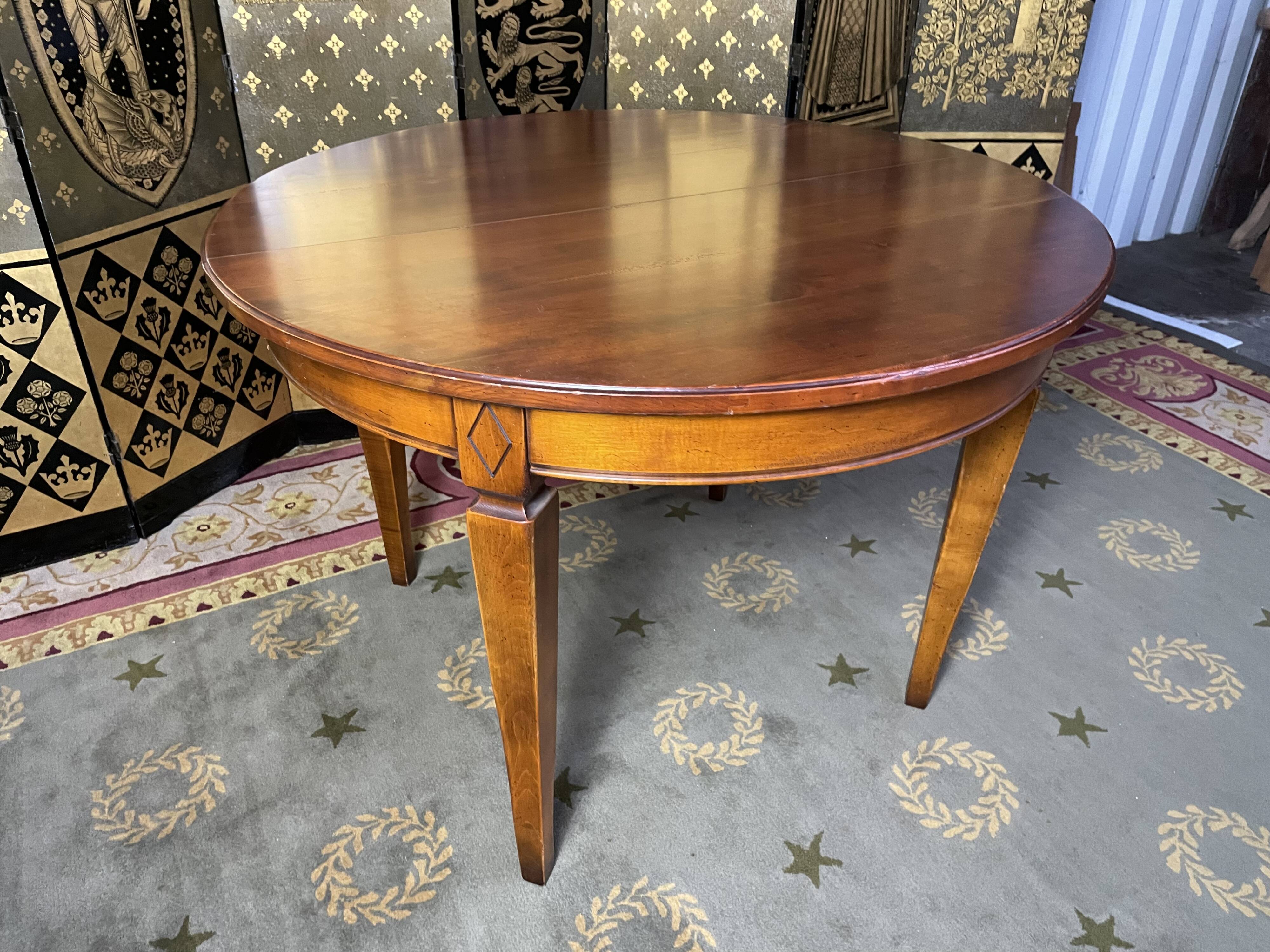 Round dining table Directoire style
